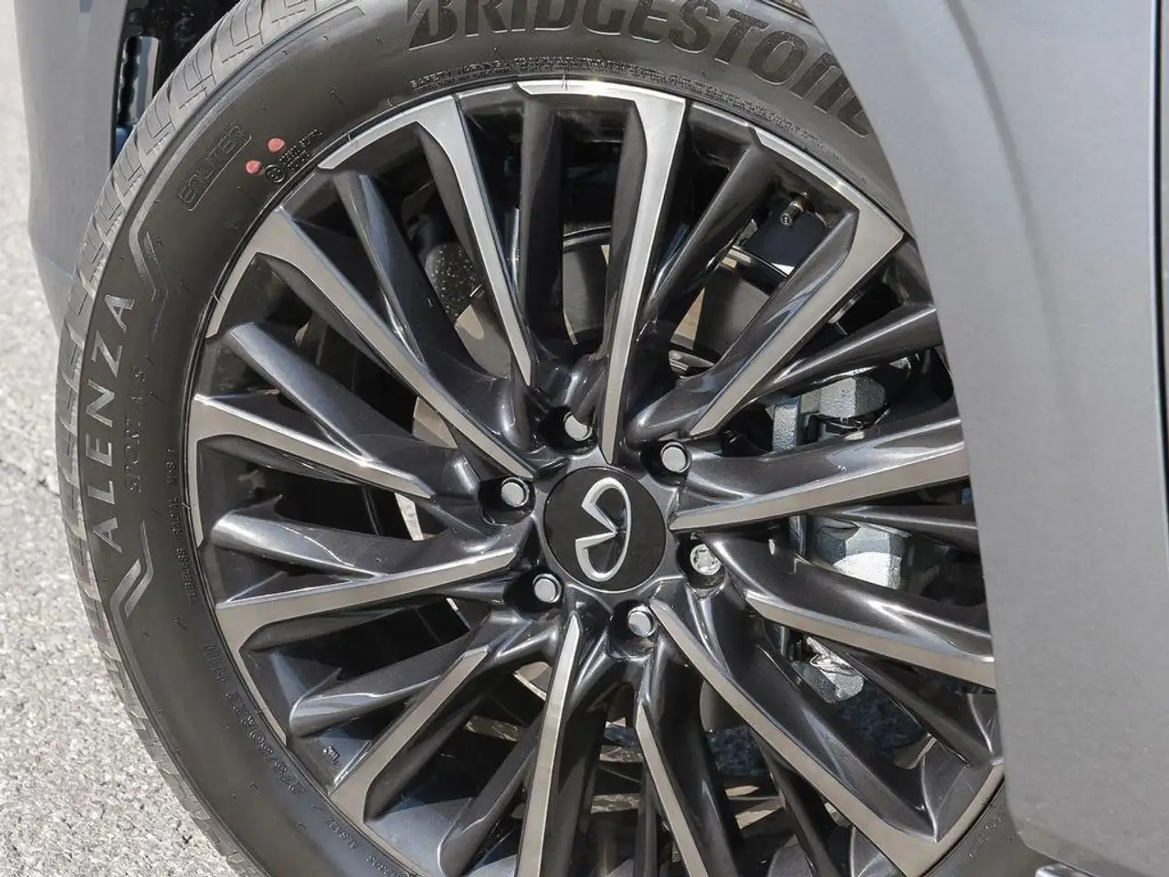 Infiniti QX80 снимка Infiniti QX80
