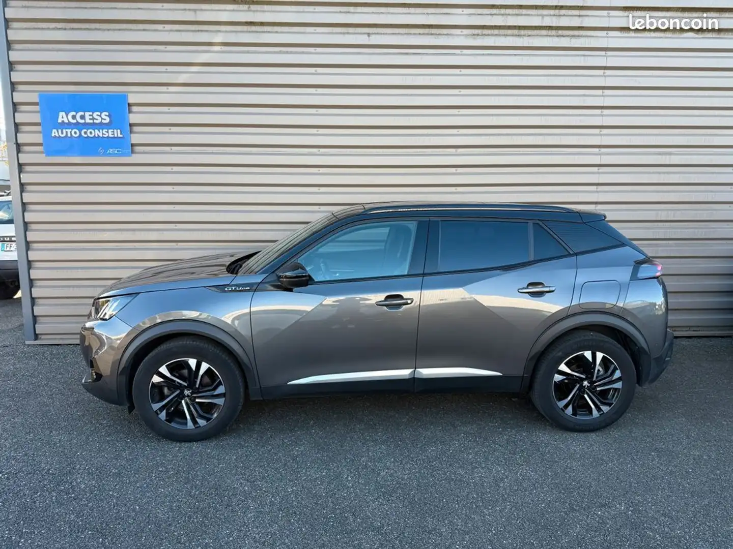 Peugeot 2008 GT Line 130cv ESSENCE, Dossier entretien, GARANTIE Gris - 2