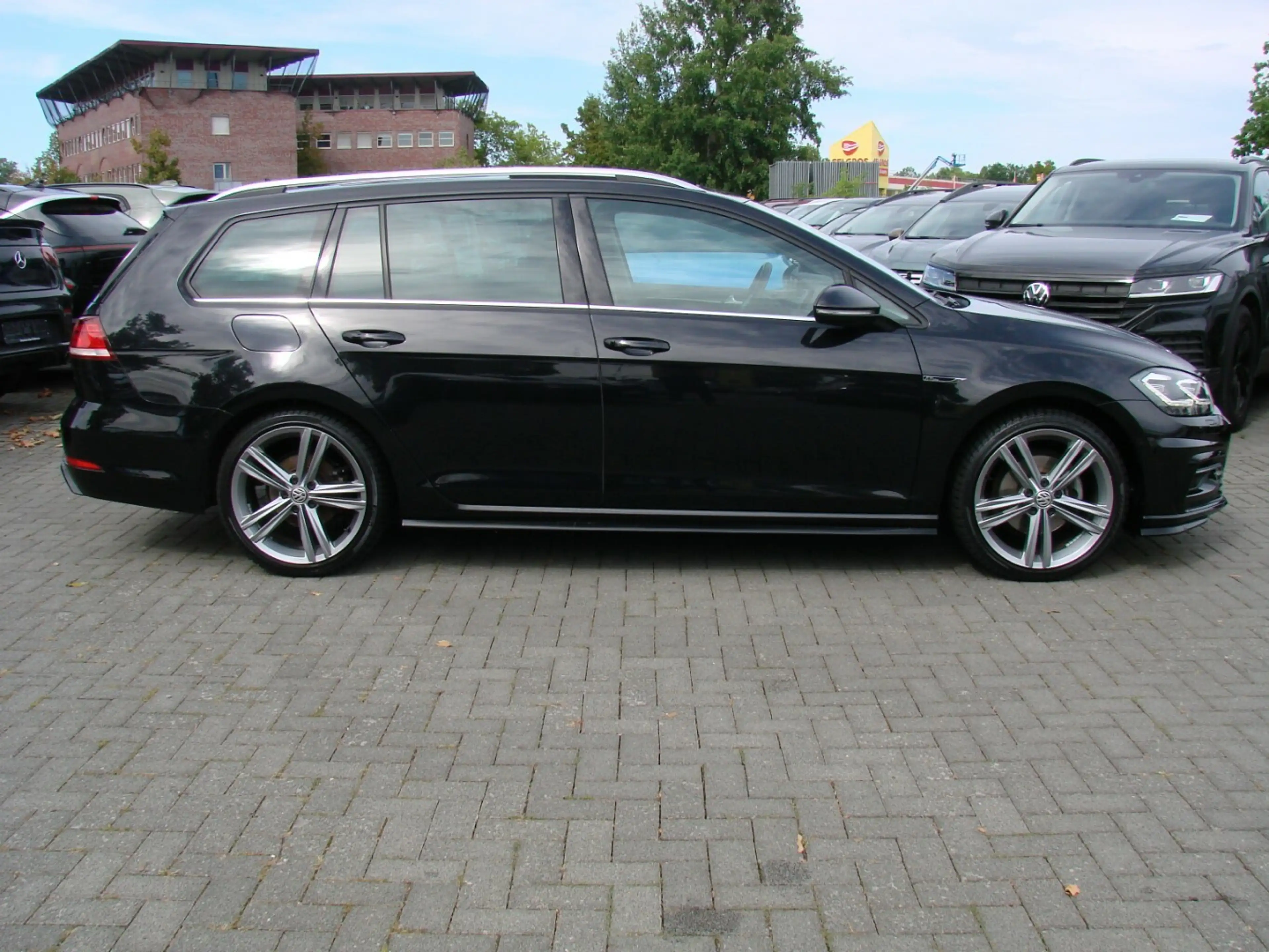 Volkswagen Golf Variant 1.5 TSi Highline R-Line ACC Pano LED AHK — photo 4