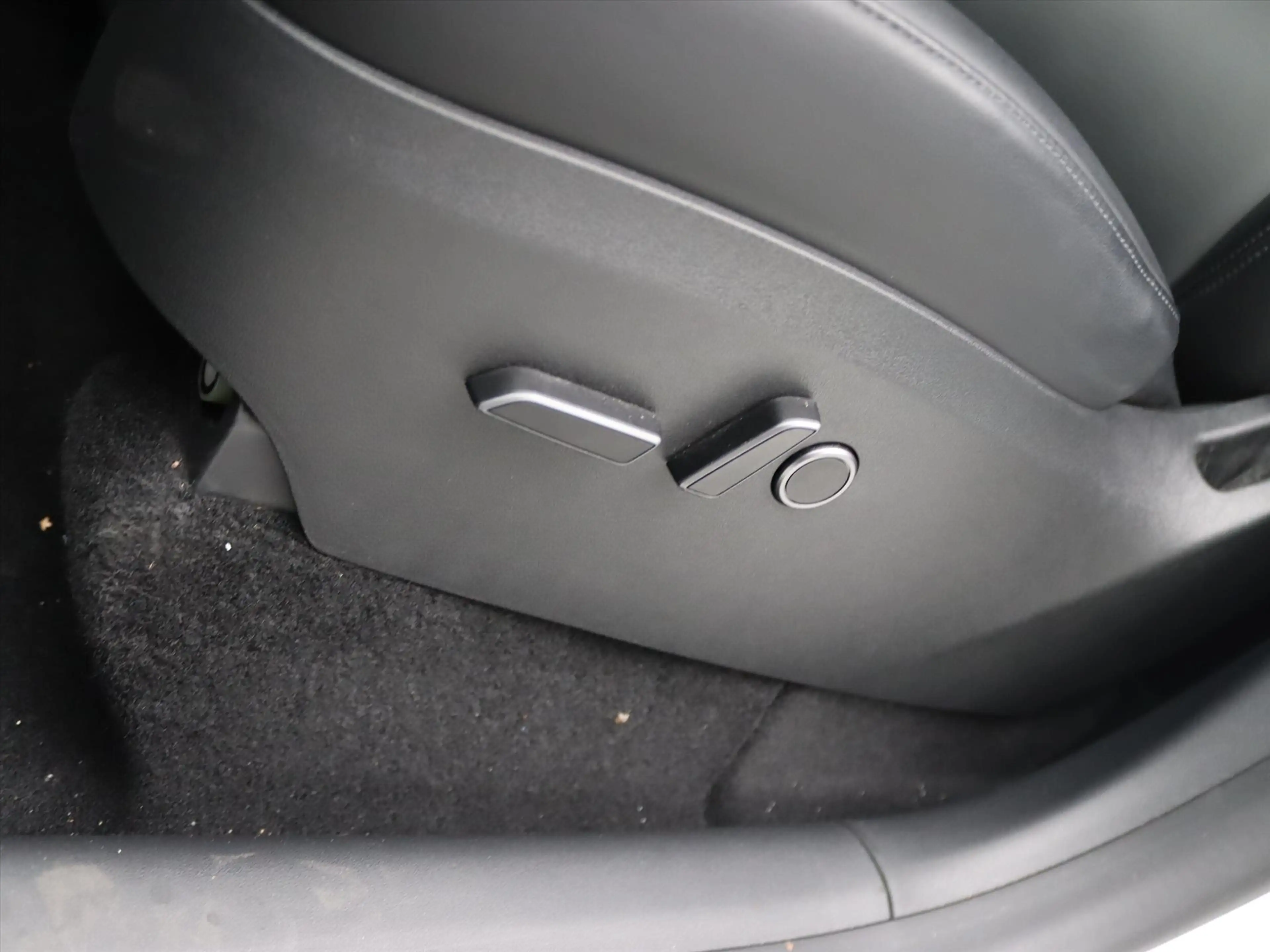 Tesla Model Y Long Range AWD 75kWh 351pk 95% SoH [ TREKHAAK+AMD — photo 20