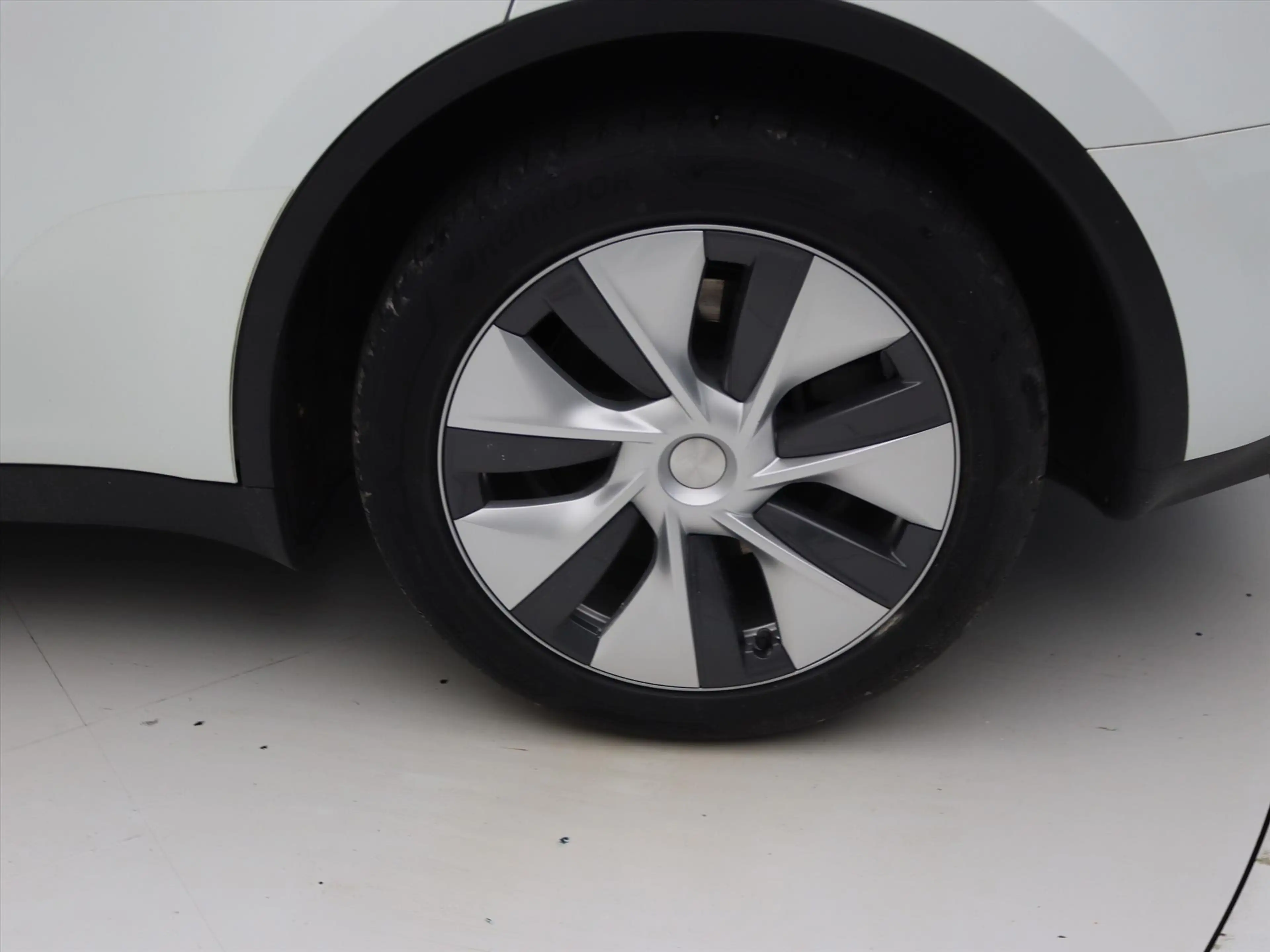Tesla Model Y Long Range AWD 75kWh 351pk 95% SoH [ TREKHAAK+AMD — photo 14
