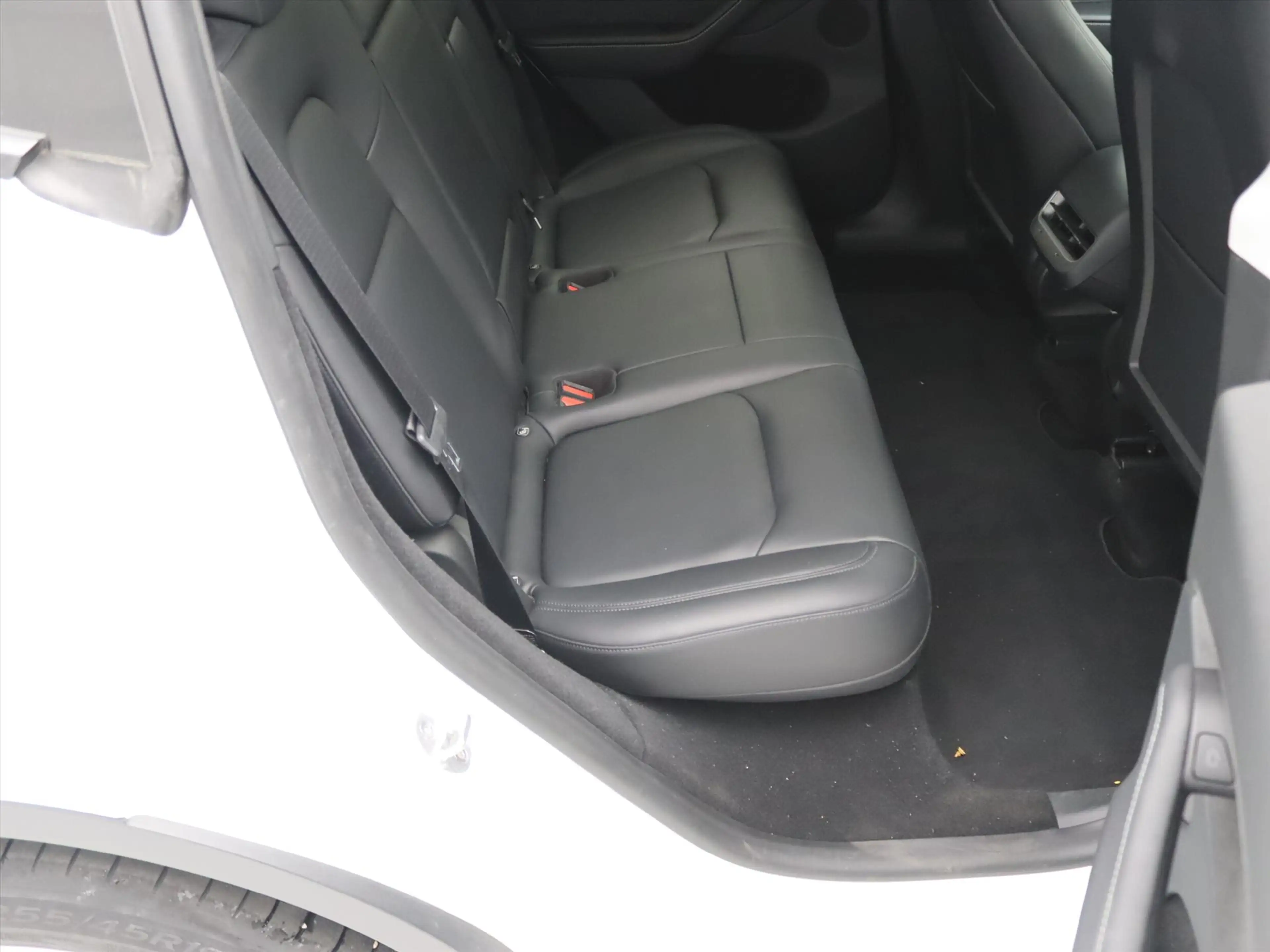 Tesla Model Y Long Range AWD 75kWh 351pk 95% SoH [ TREKHAAK+AMD — photo 15