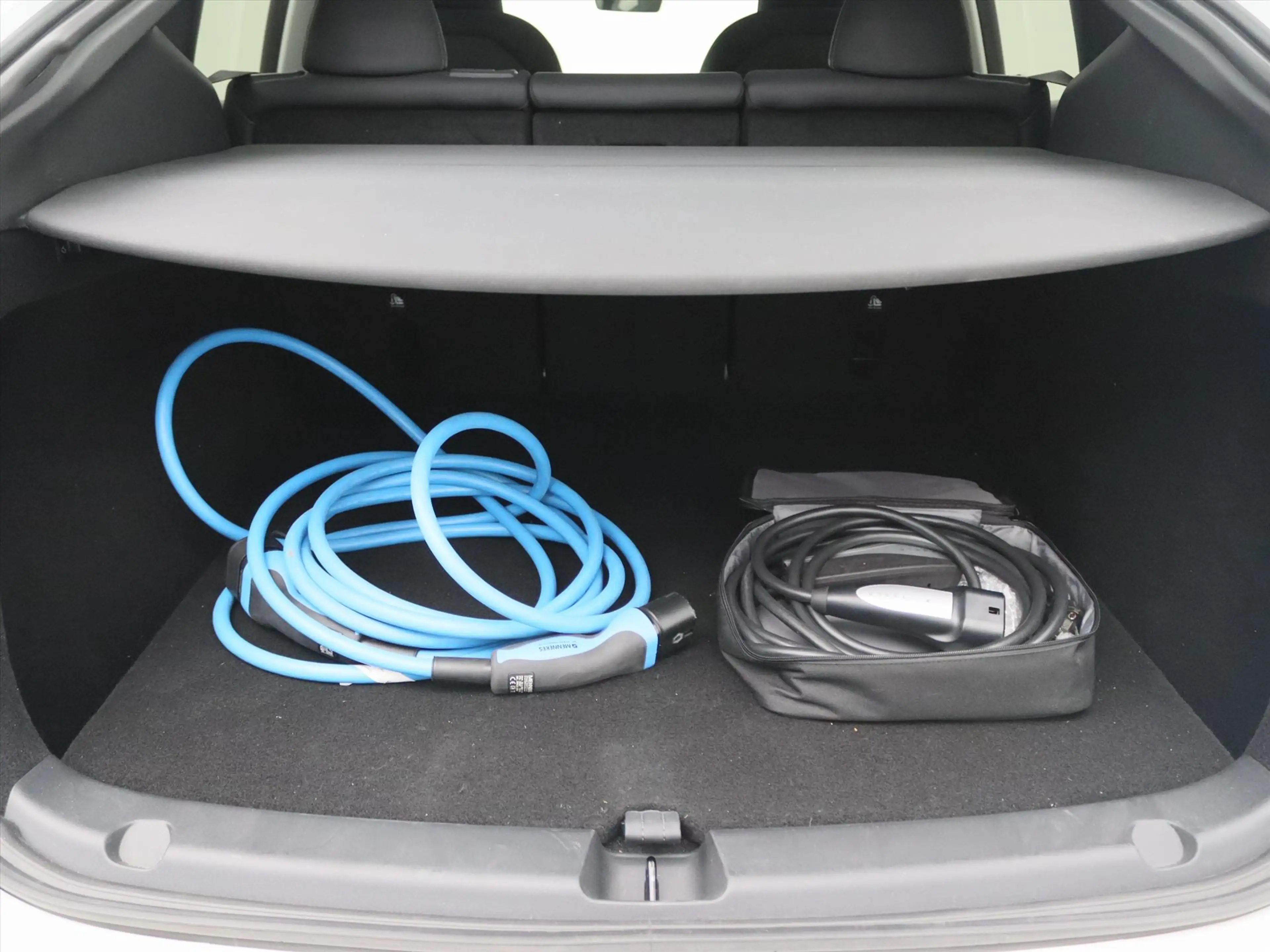 Tesla Model Y Long Range AWD 75kWh 351pk 95% SoH [ TREKHAAK+AMD — photo 27