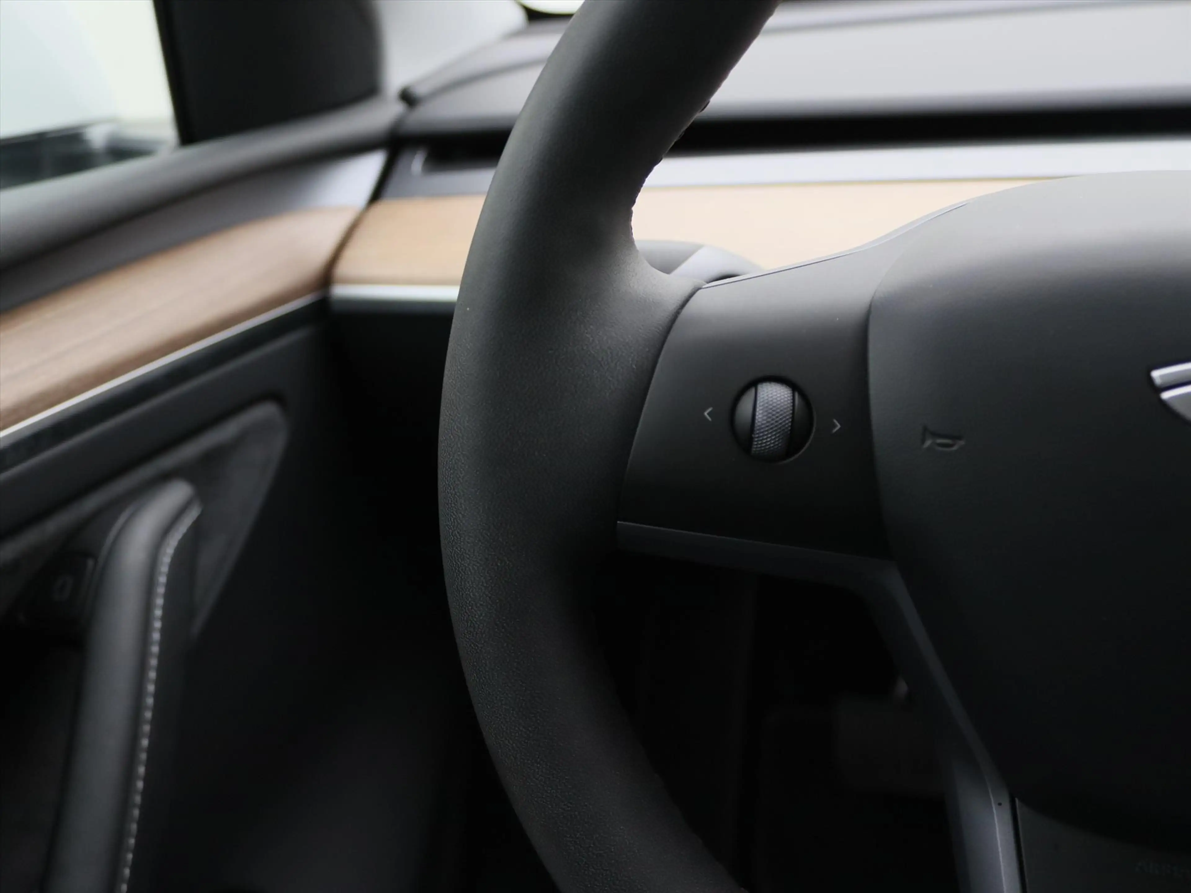 Tesla Model Y Long Range AWD 75kWh 351pk 95% SoH [ TREKHAAK+AMD — photo 22