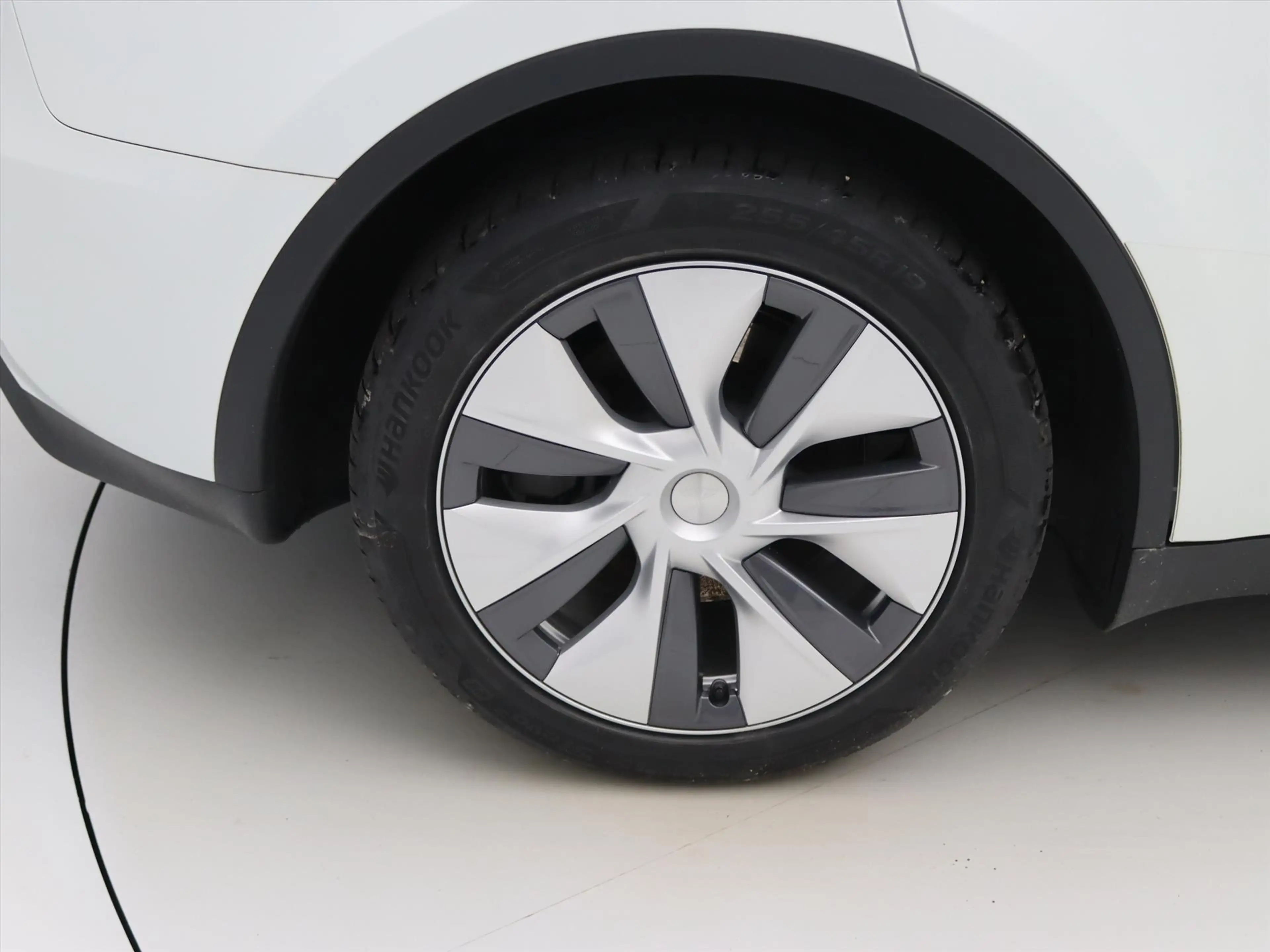 Tesla Model Y Long Range AWD 75kWh 351pk 95% SoH [ TREKHAAK+AMD — photo 11