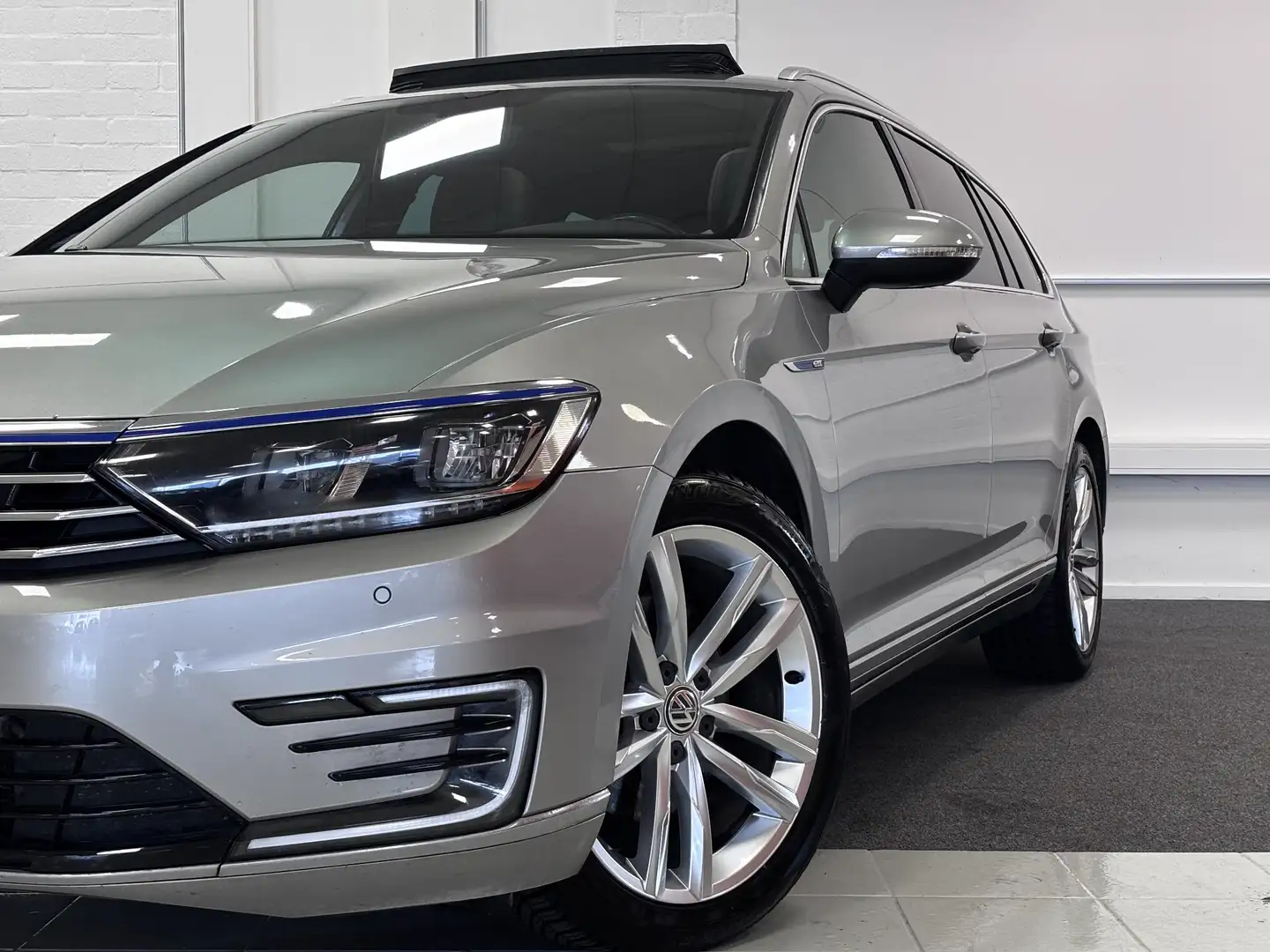 Volkswagen Passat Variant 1.4 TSI GTE Highline | Panorama dak | Trekhaak | Gris - 2