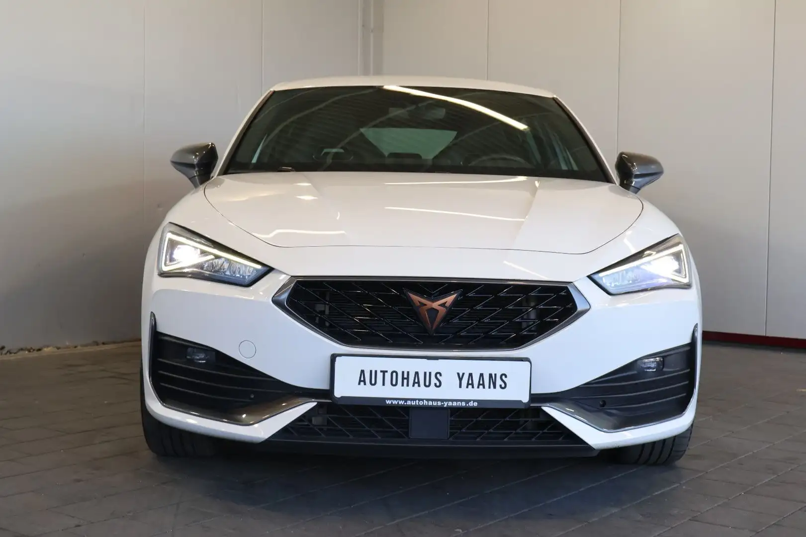 CUPRA Leon 1.4 TSI e-Hybrid AID+ACC+LANE+LED+KEY+18" Weiß - 2