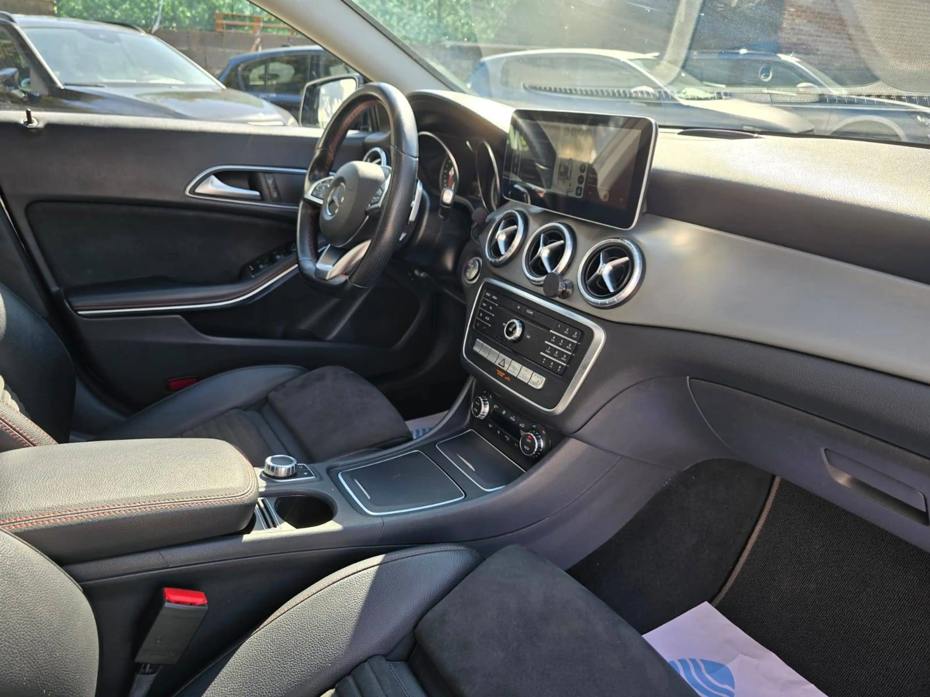 Mercedes-Benz CLA 200 AMG * PANORAMIQUE * 98000KM ** — photo 13