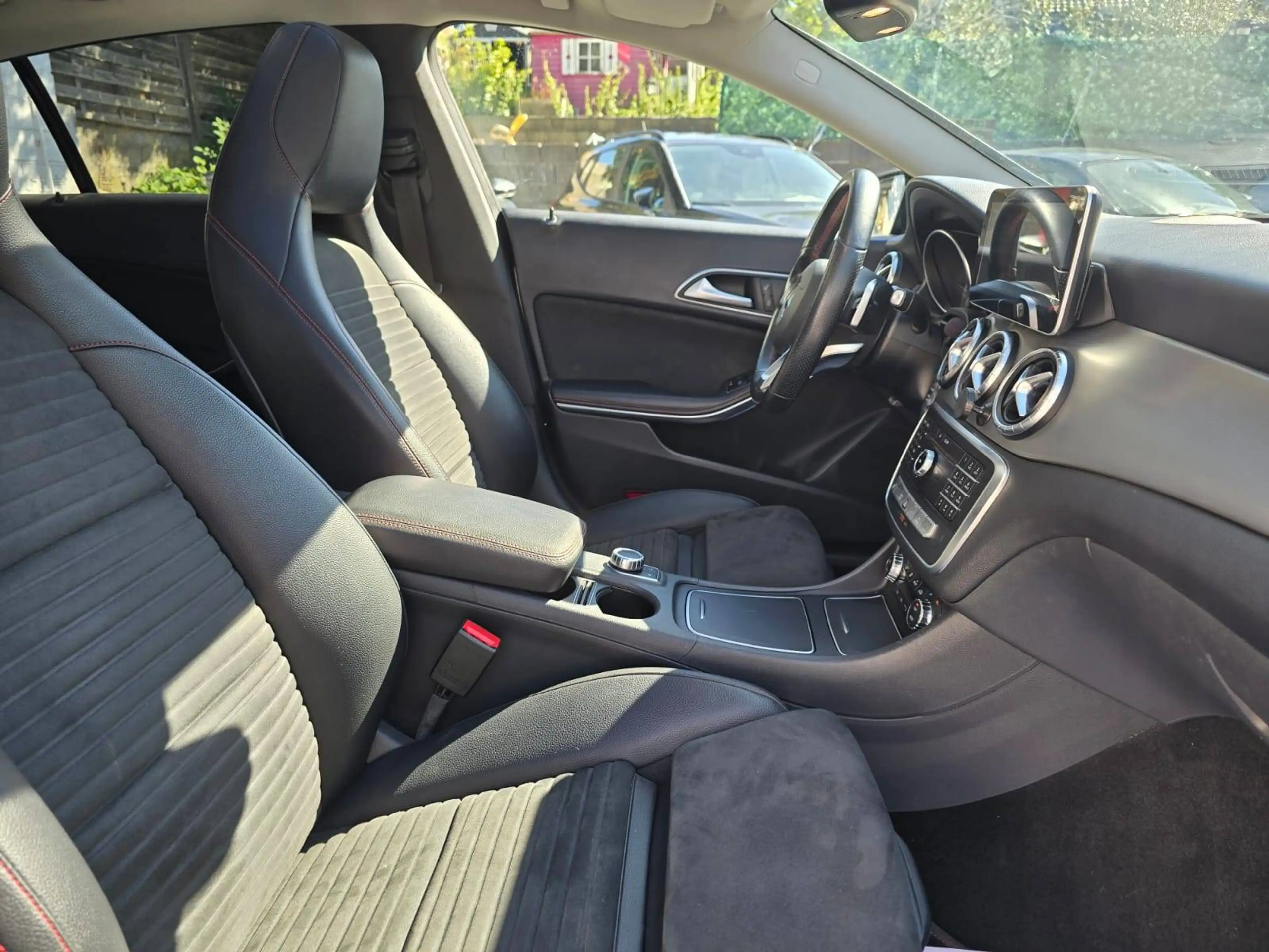 Mercedes-Benz CLA 200 AMG * PANORAMIQUE * 98000KM ** — photo 14