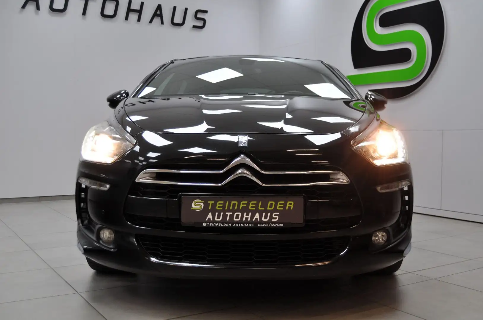 Citroen DS5 1.6 Chic / NAVI / TEMPOMAT Black - 2