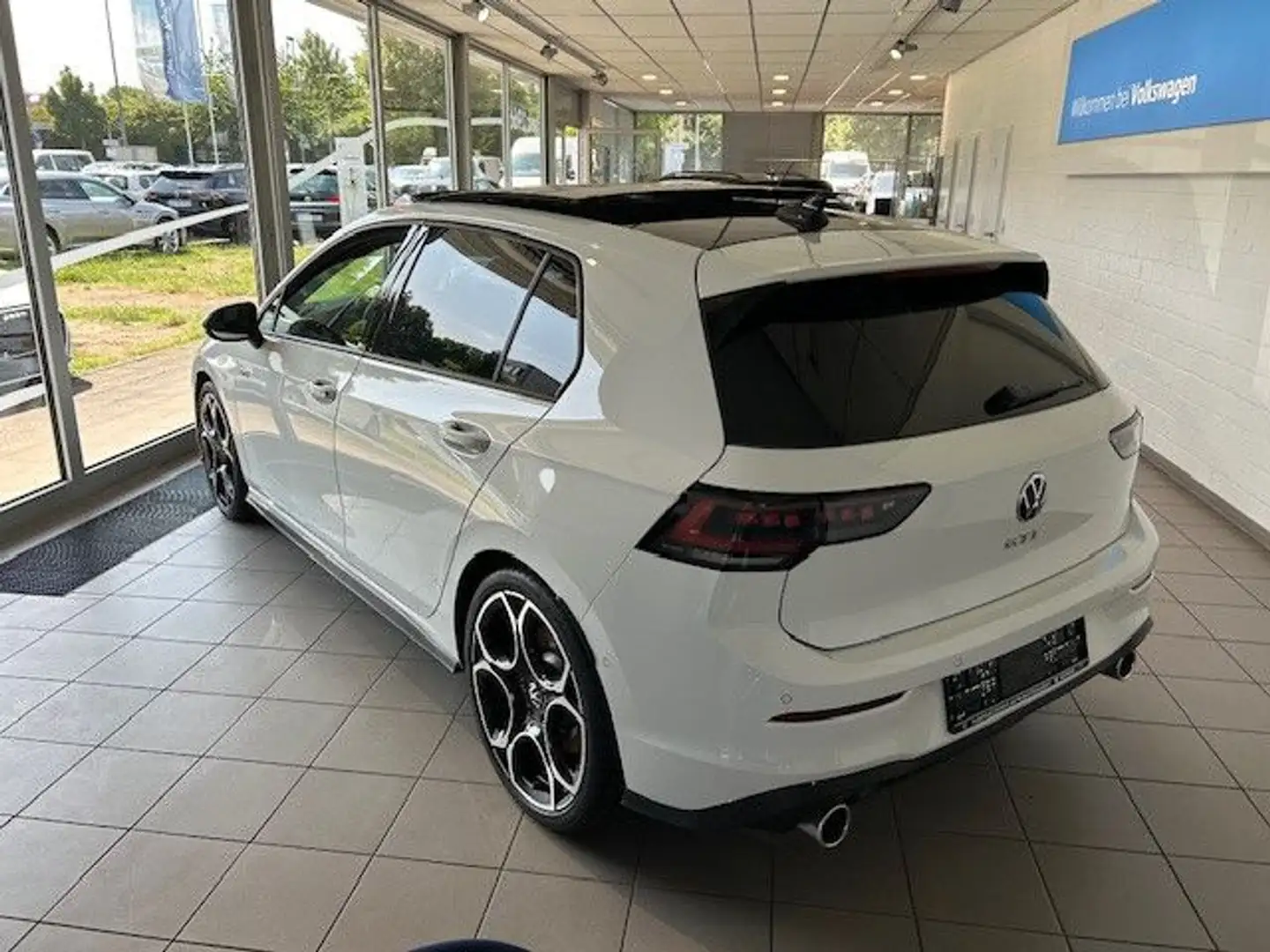 Volkswagen Golf VIII 2.0 TSI GTI KAMERA DCC MATRIX SSD Weiß - 2