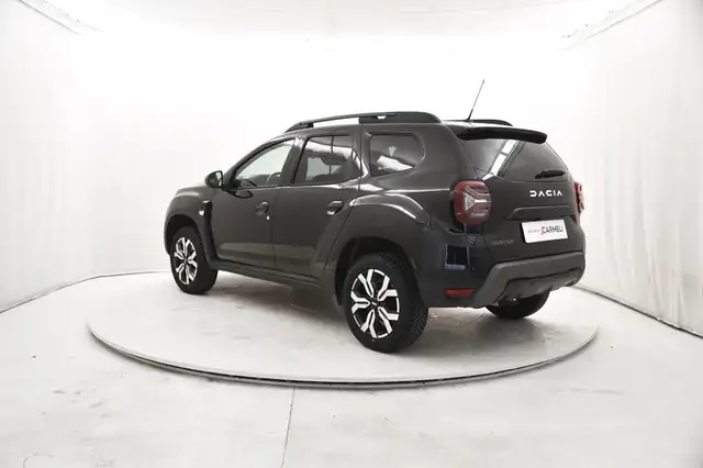 Dacia Duster view 3