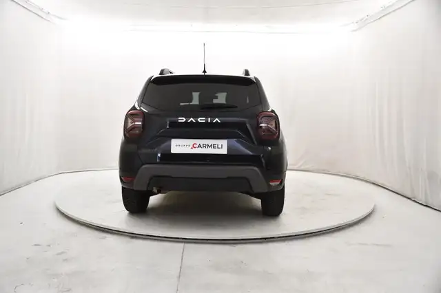 Dacia Duster view 4