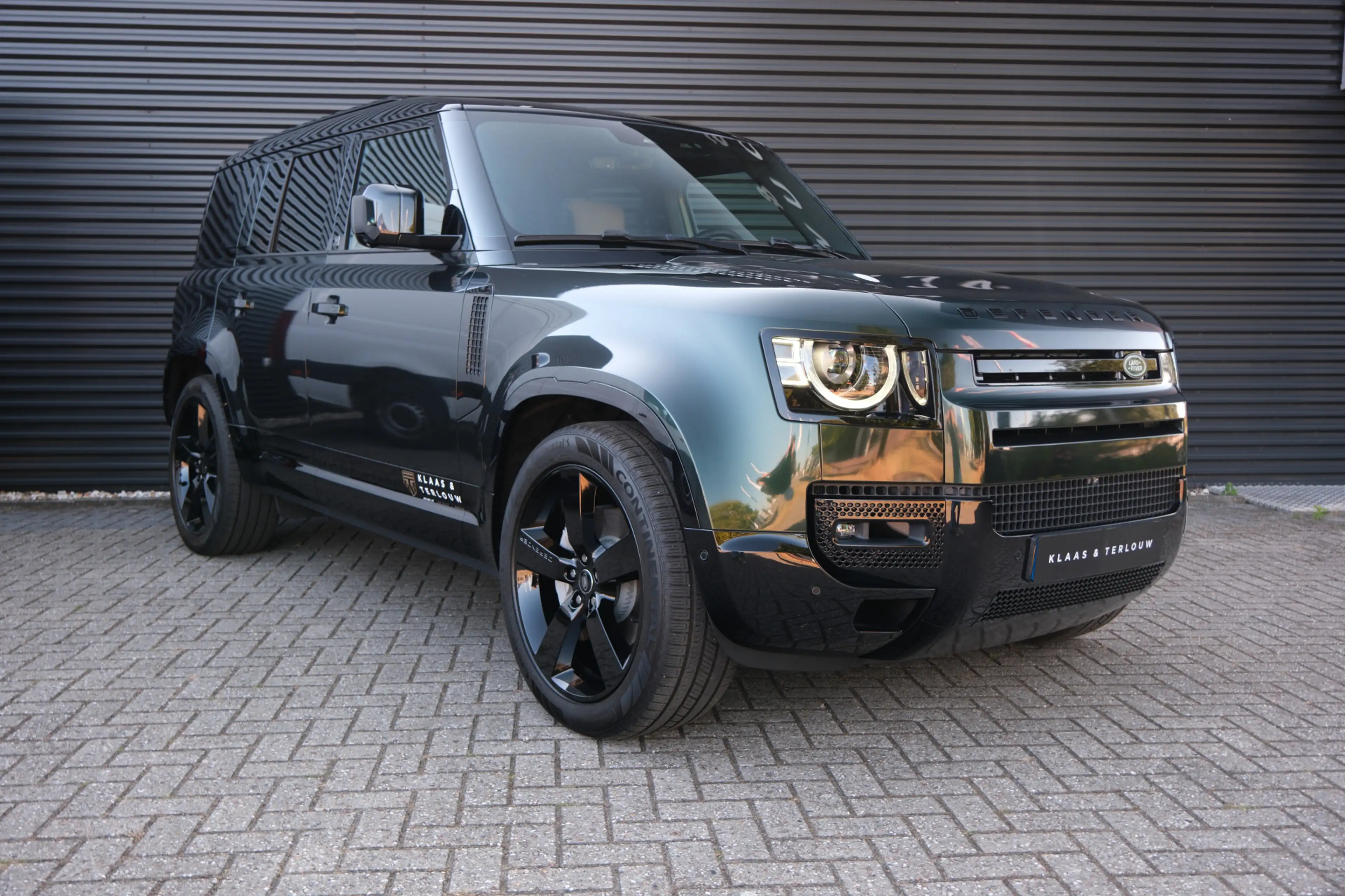 Land Rover Defender 110 P300e X-Dynamic HSE | HNP € 126060,- | Caraway — photo 29