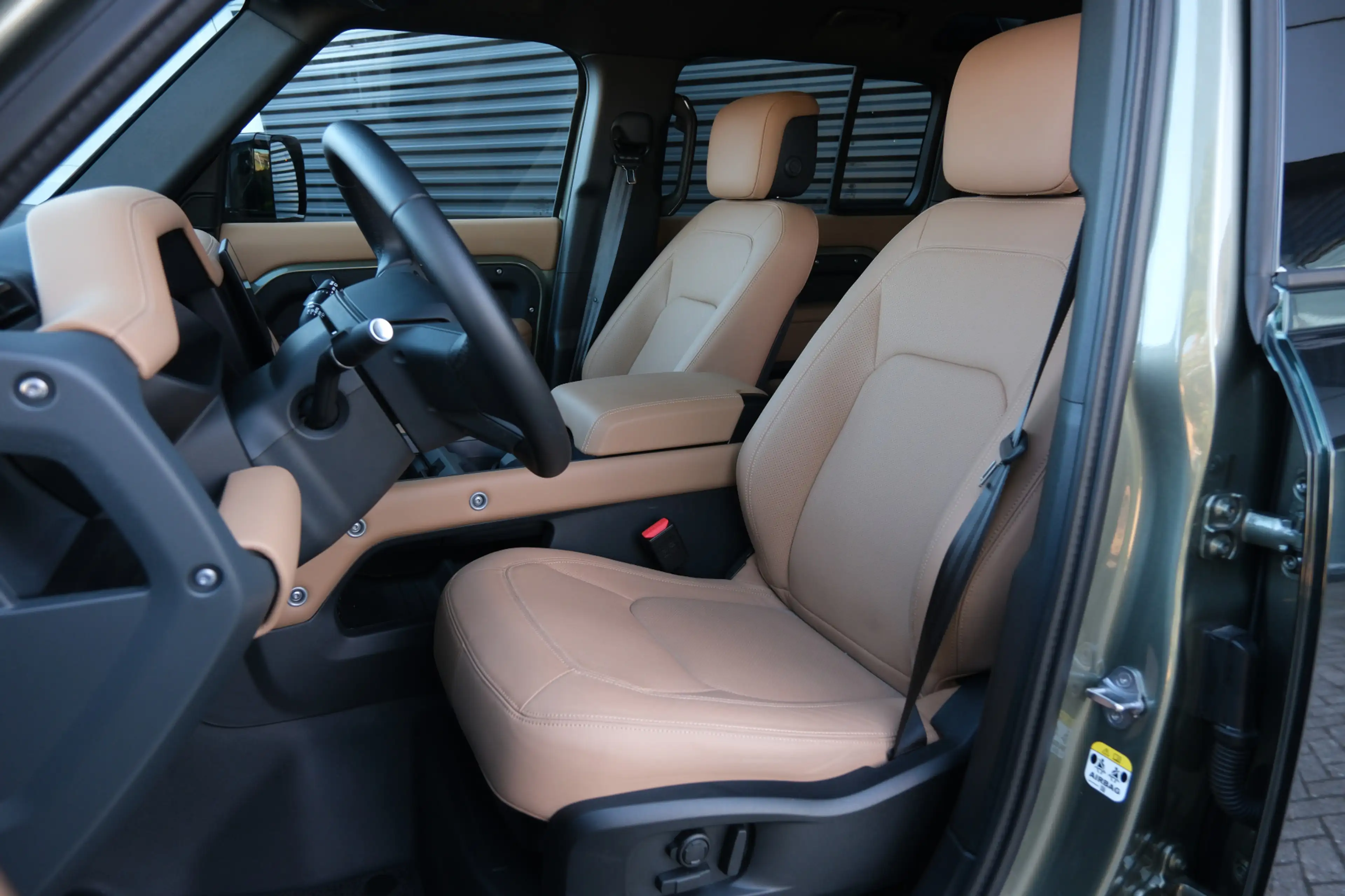 Land Rover Defender 110 P300e X-Dynamic HSE | HNP € 126060,- | Caraway — photo 4