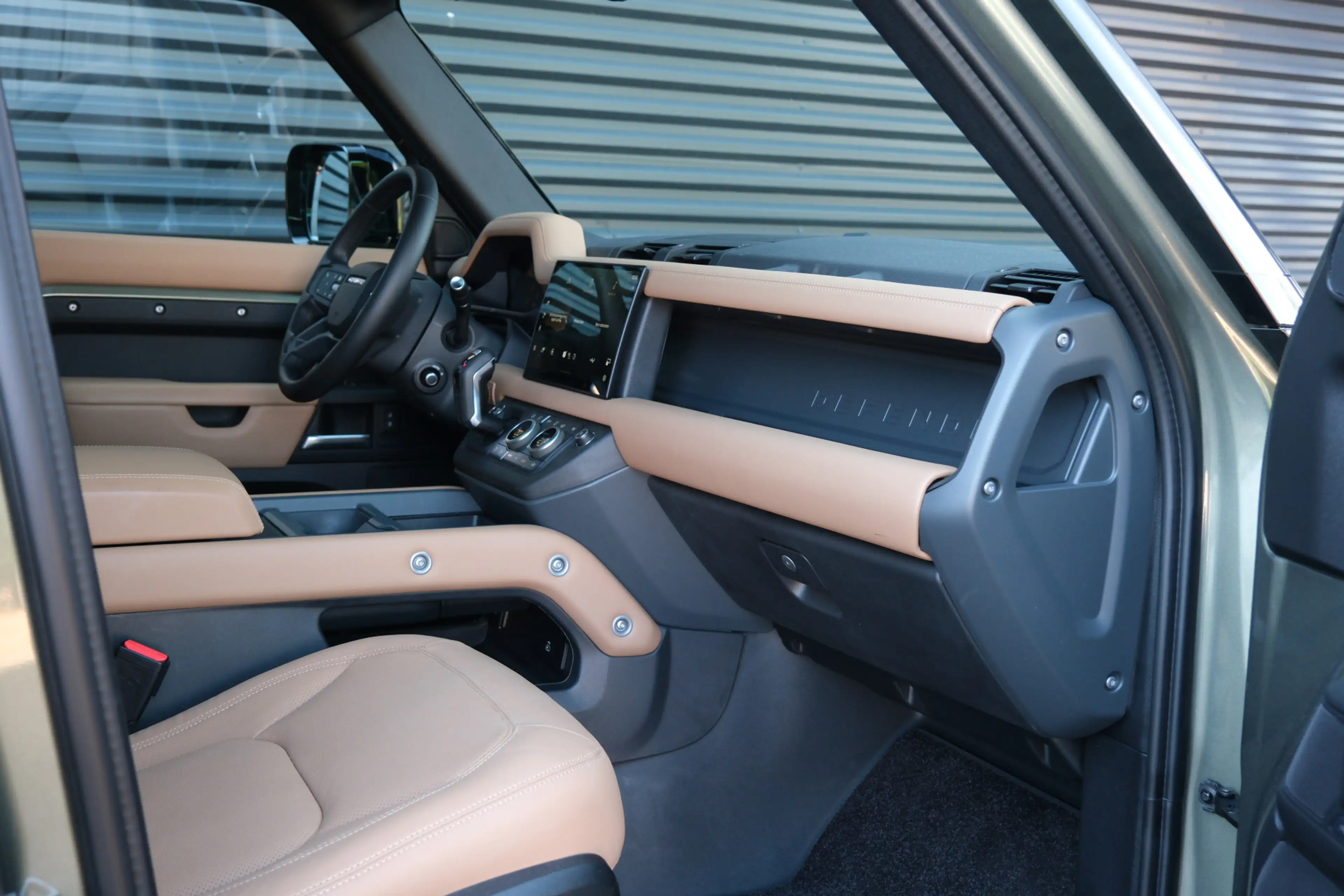Land Rover Defender 110 P300e X-Dynamic HSE | HNP € 126060,- | Caraway — photo 30