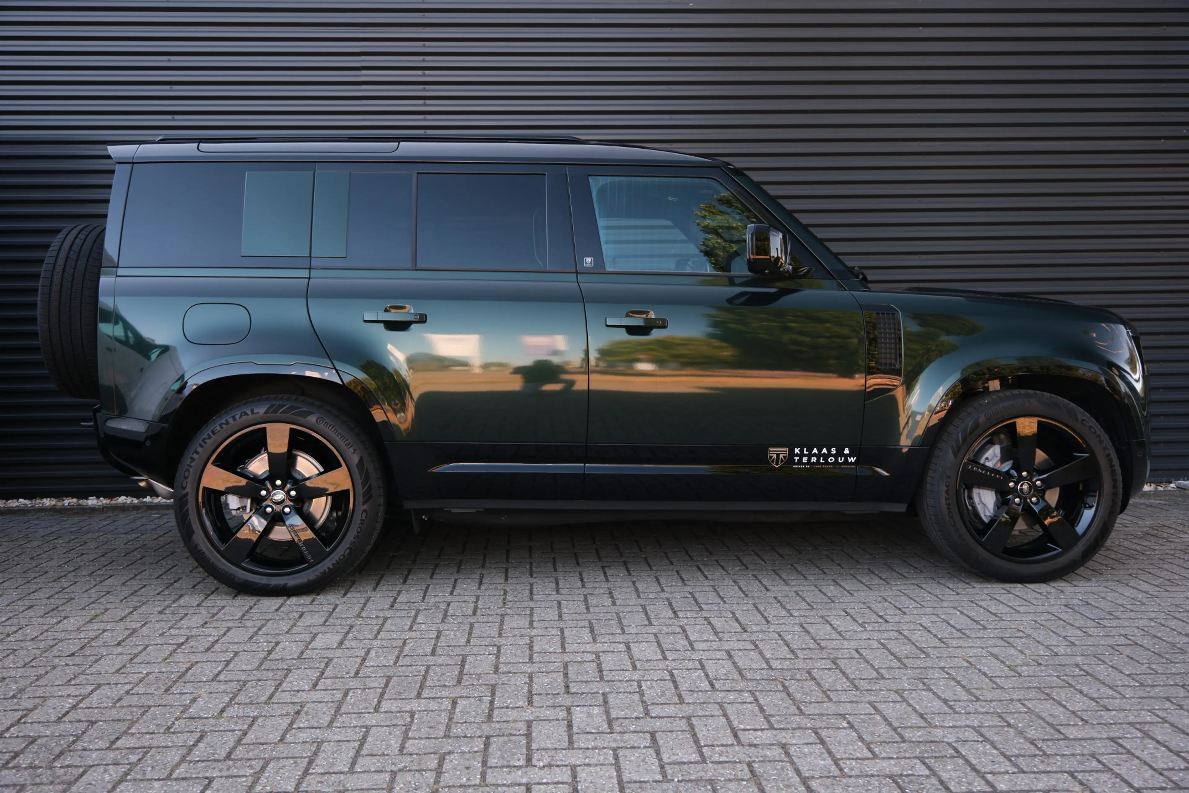 Land Rover Defender 110 P300e X-Dynamic HSE | HNP € 126060,- | Caraway — photo 11
