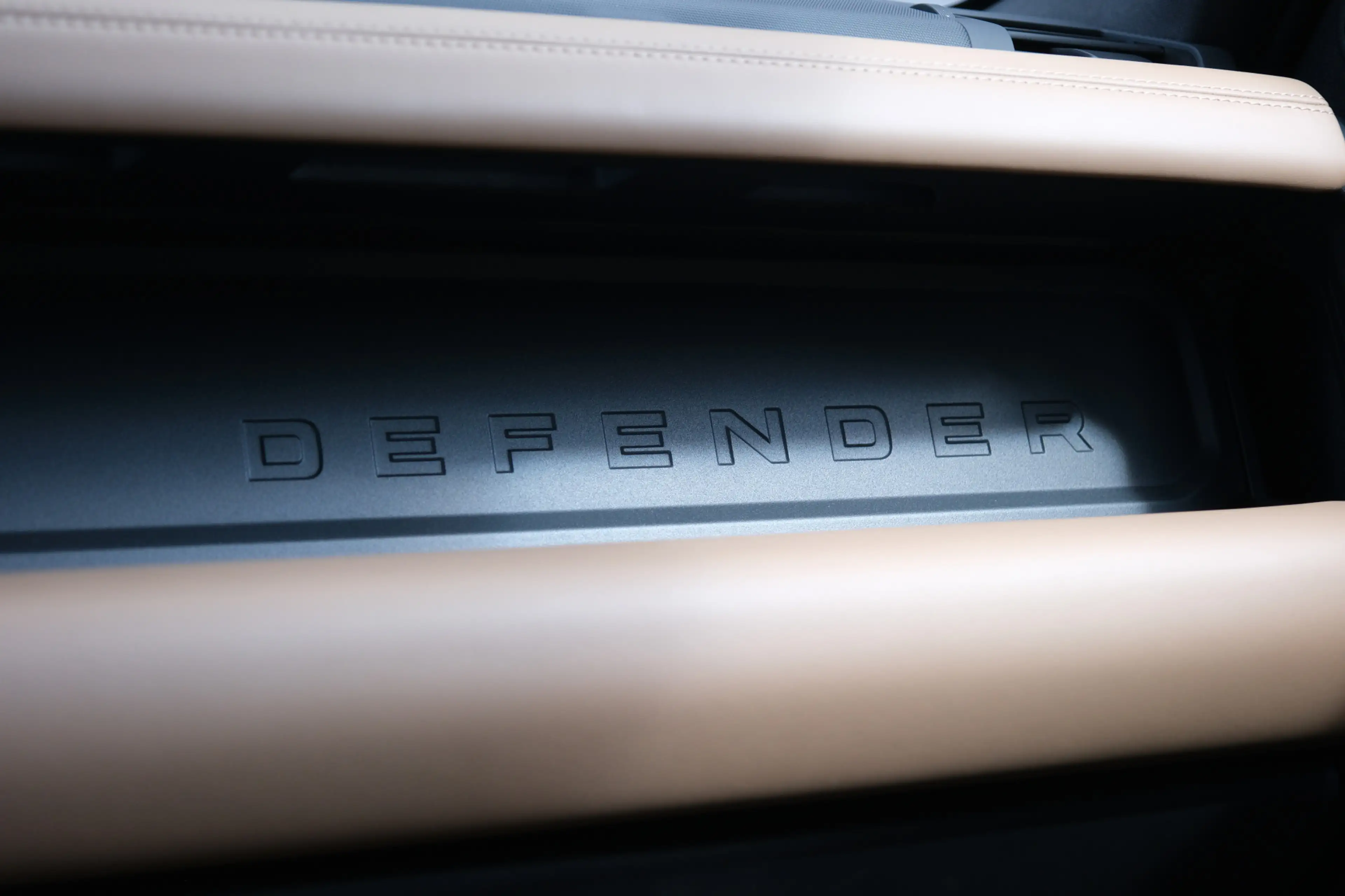 Land Rover Defender 110 P300e X-Dynamic HSE | HNP € 126060,- | Caraway — photo 17