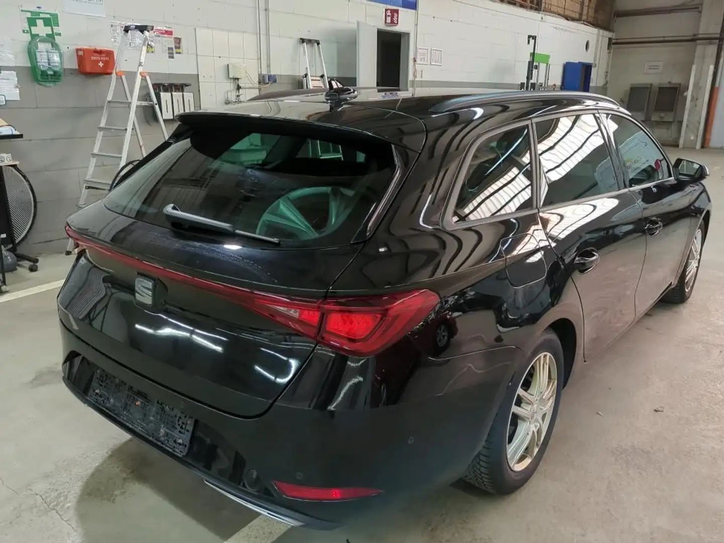 SEAT Leon Sportstourer FR ACC-STANDHZG-RFK-MEMORY-KEY Schwarz - 2