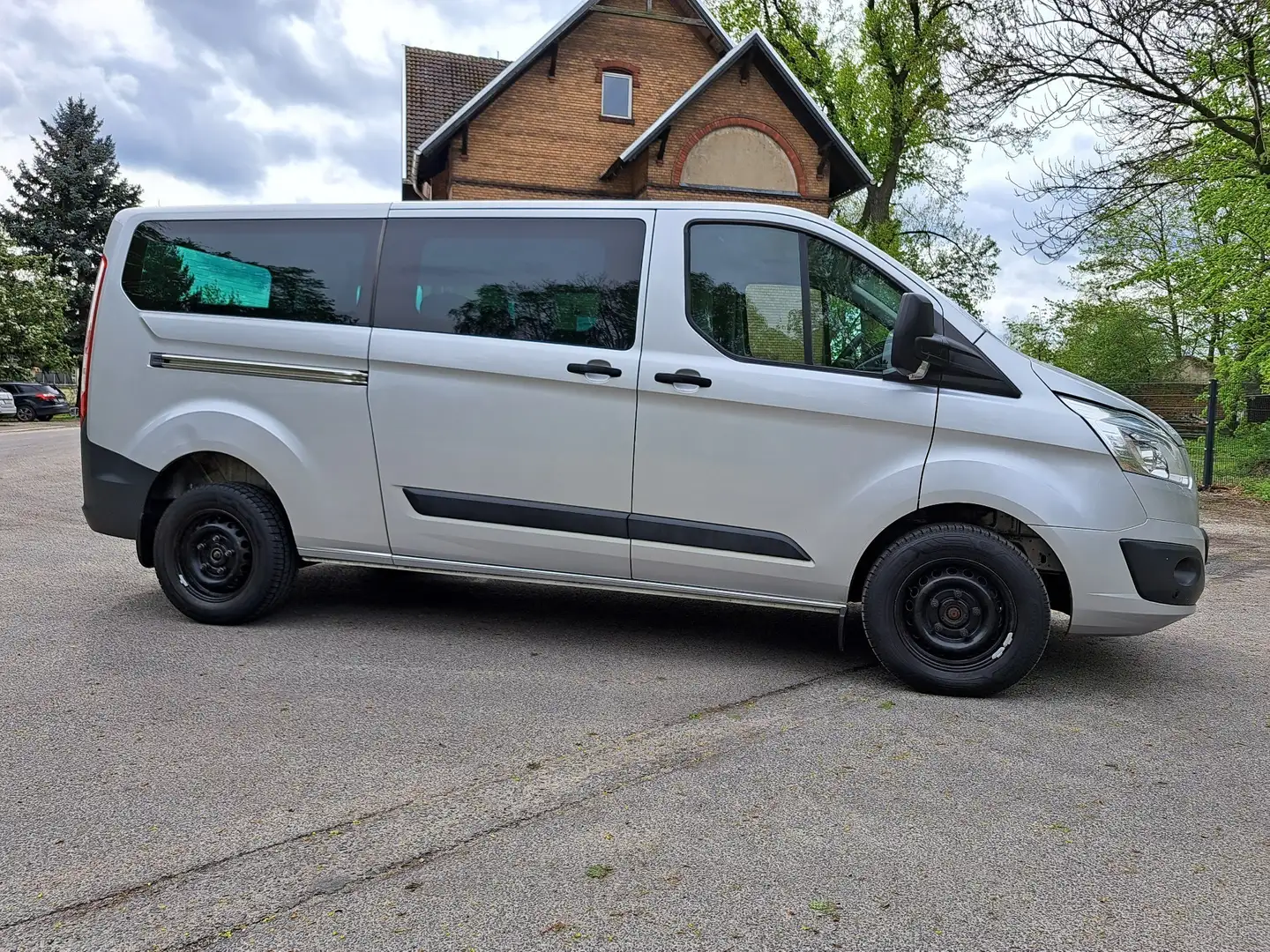 Ford Transit Custom 330 L2/ 8 Sitzplätze/ Klima/ AHK/ TOP Silber - 2