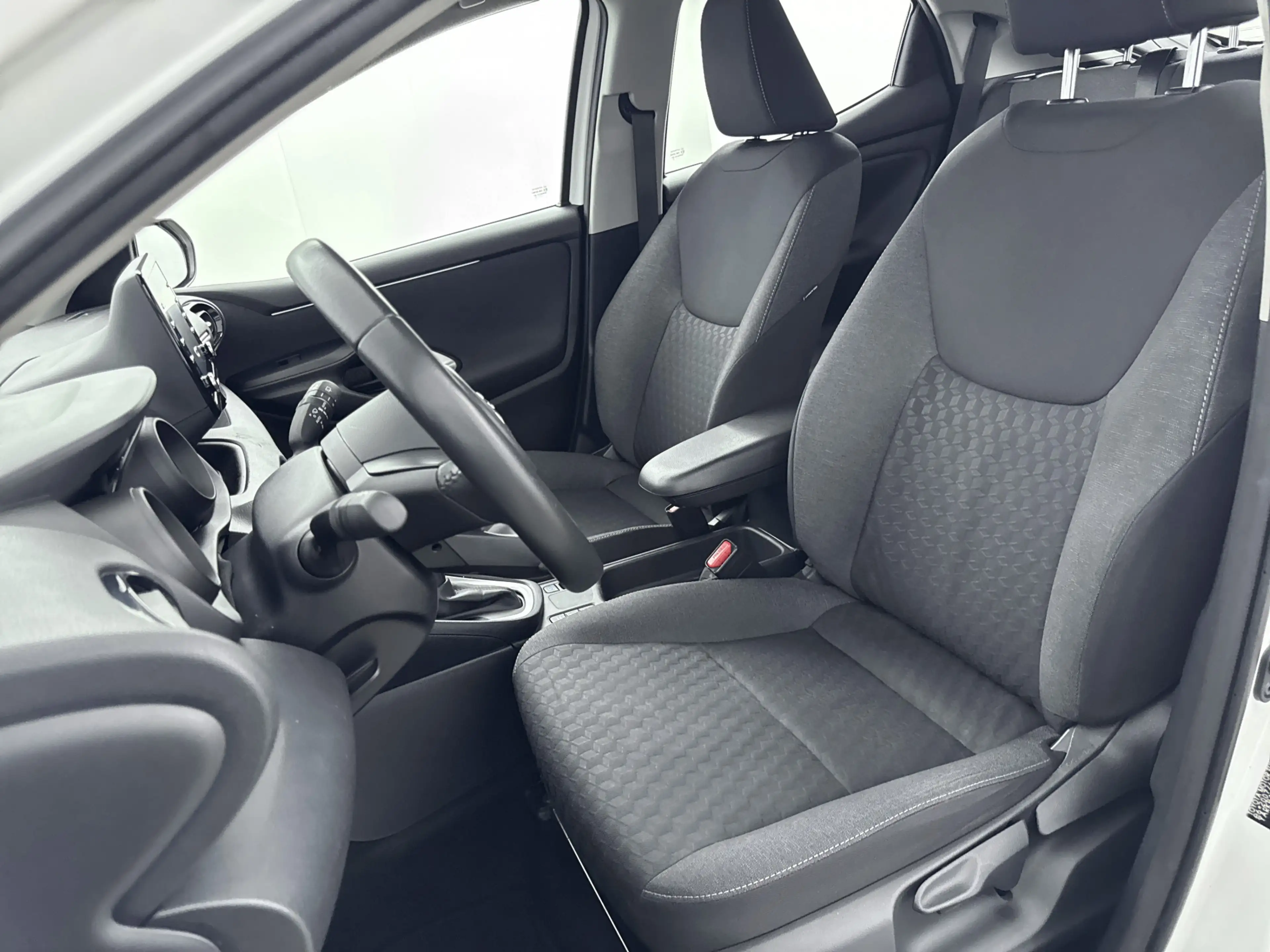 Toyota Yaris 1.5 Hybrid 115 First Edition | Cruise Control Adap — photo 4