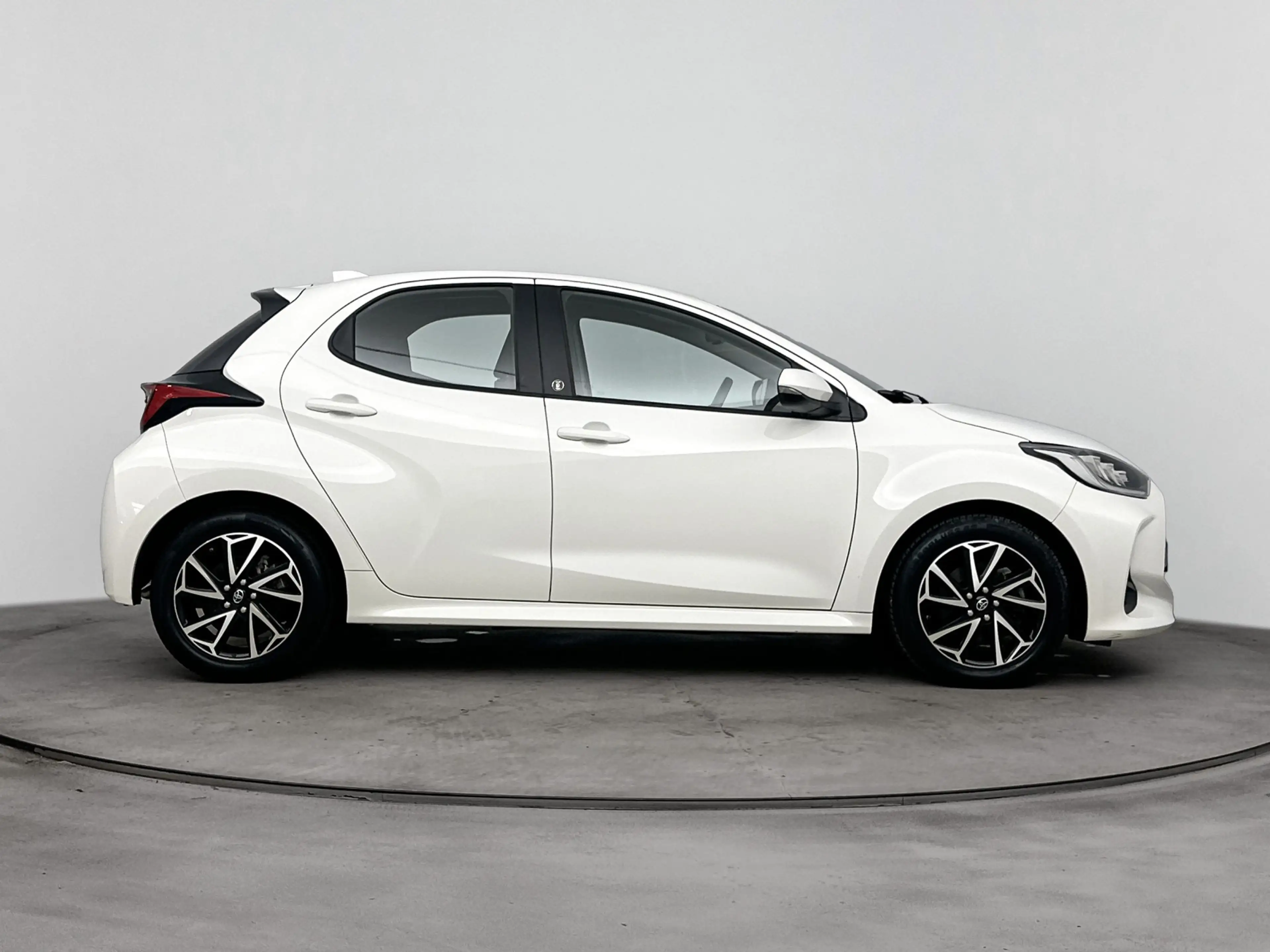 Toyota Yaris 1.5 Hybrid 115 First Edition | Cruise Control Adap — photo 14