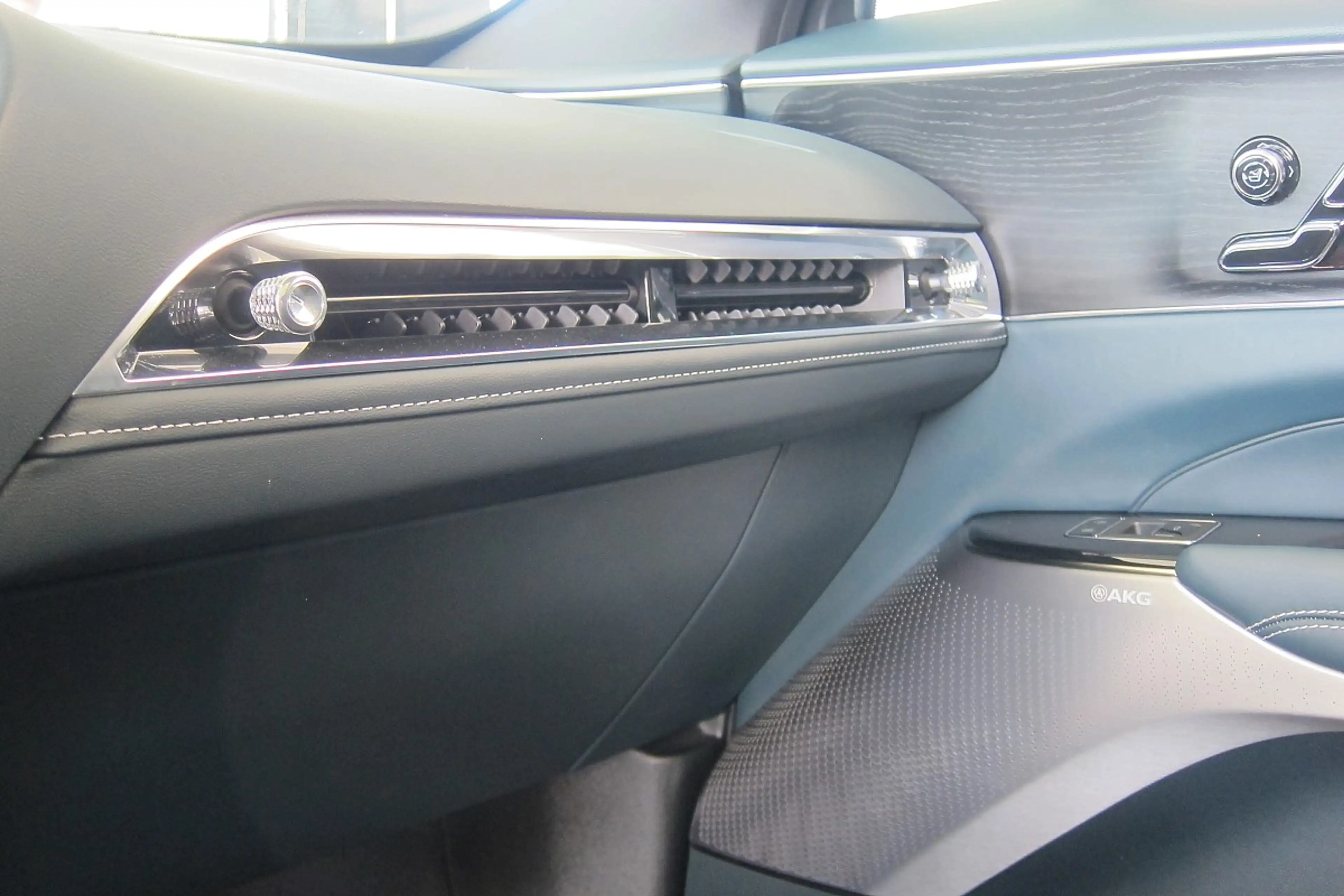 Cadillac Lyriq Sport AWD — photo 16