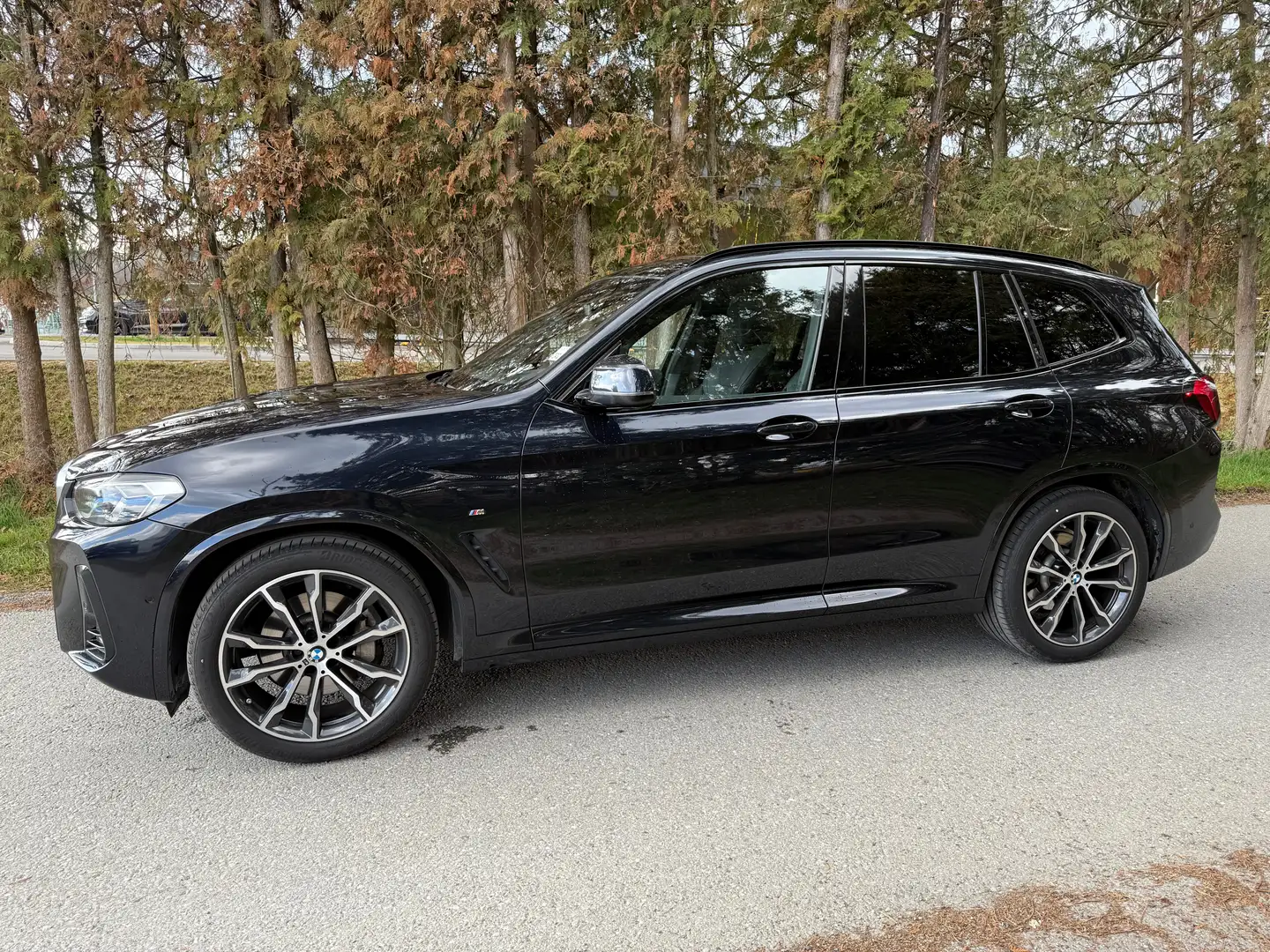 BMW X3 xDrive 30 d M Sport Panorama AHK Laser 20Zoll Voll Schwarz - 2