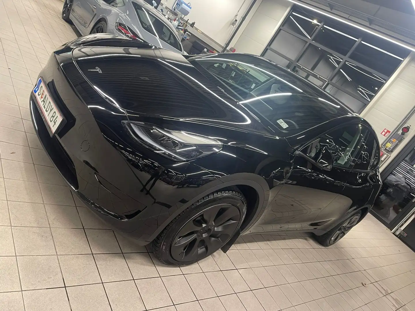 Tesla Model Y RWD - 1