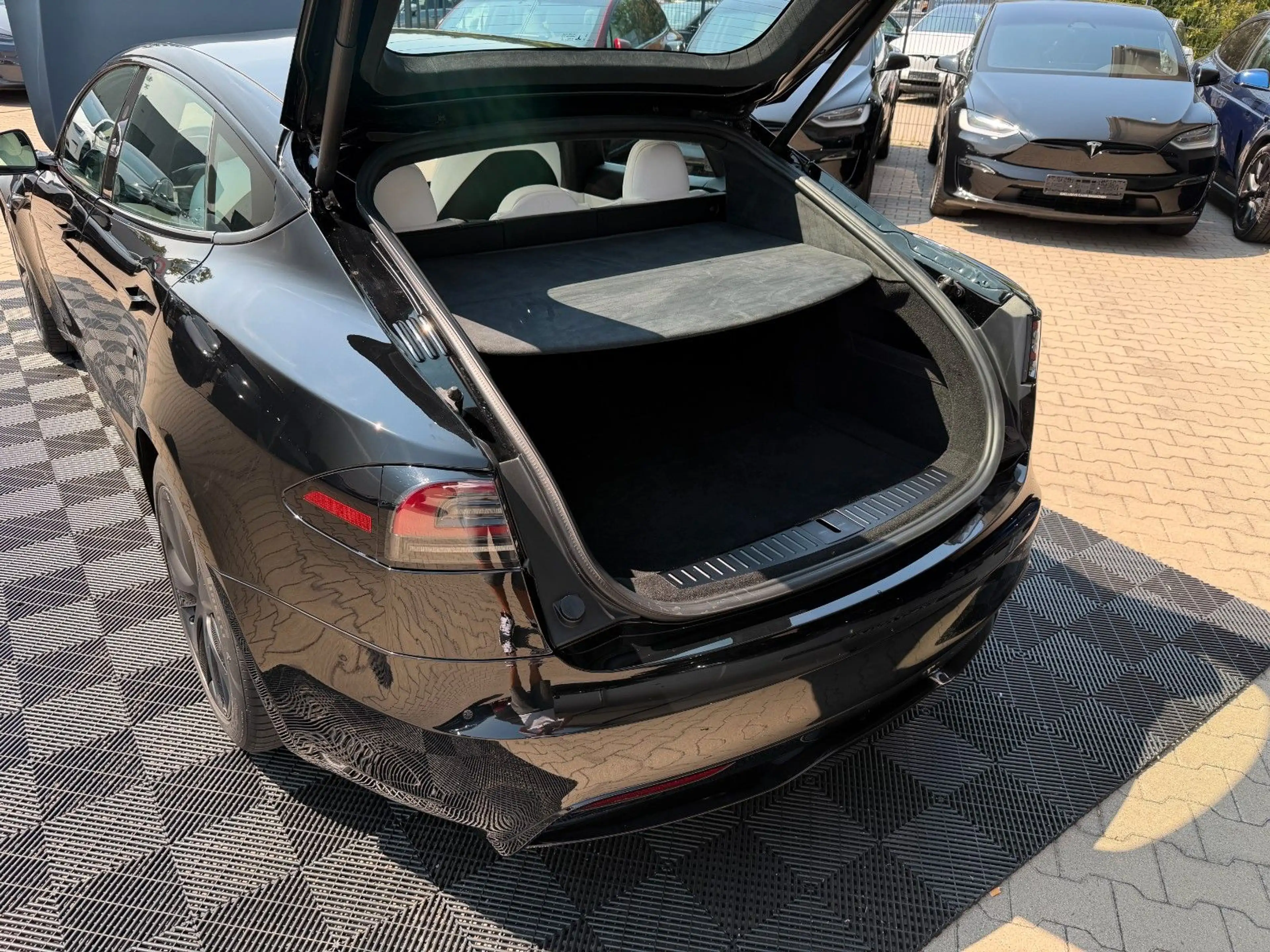 Tesla Model S MODEL S PALLADIUM | MATRIX | HW4 — photo 10