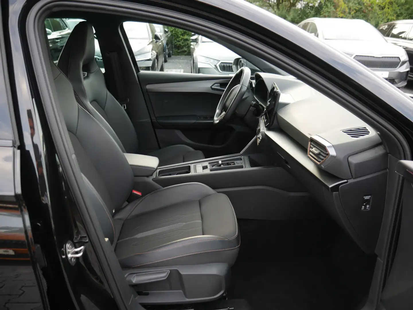 CUPRA Leon Sportstourer 1.4 TSI VZ e-Hybrid LED AHK Schwarz - 2