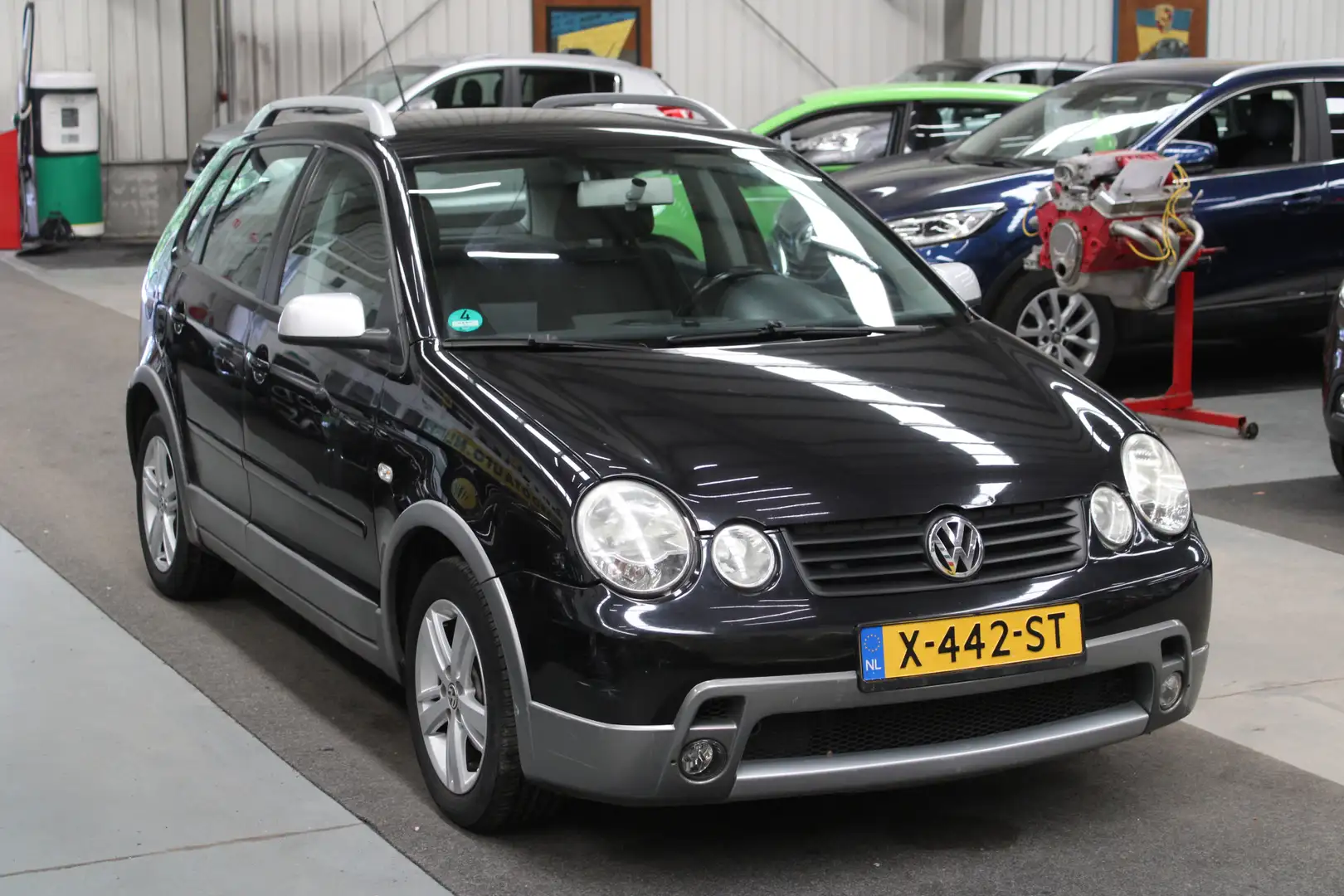 Volkswagen Polo 1.4-16V FUN Airco, Navi, Stuurbekrachtiging Zwart - 2