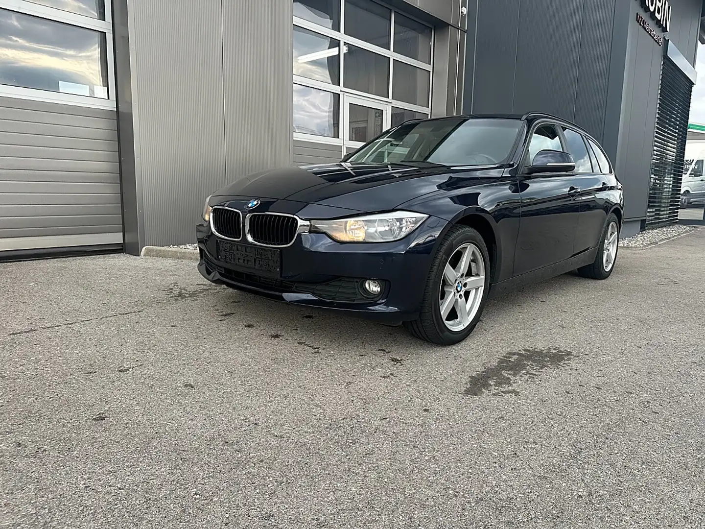 BMW 320 d xDrive Touring Österreich-Paket Aut. Blau - 1