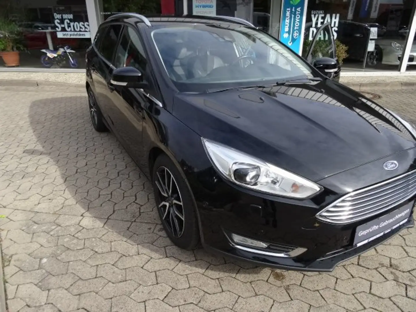 Ford Focus Focus Turnier 1.5 EcoBoost Titanium Schwarz - 1