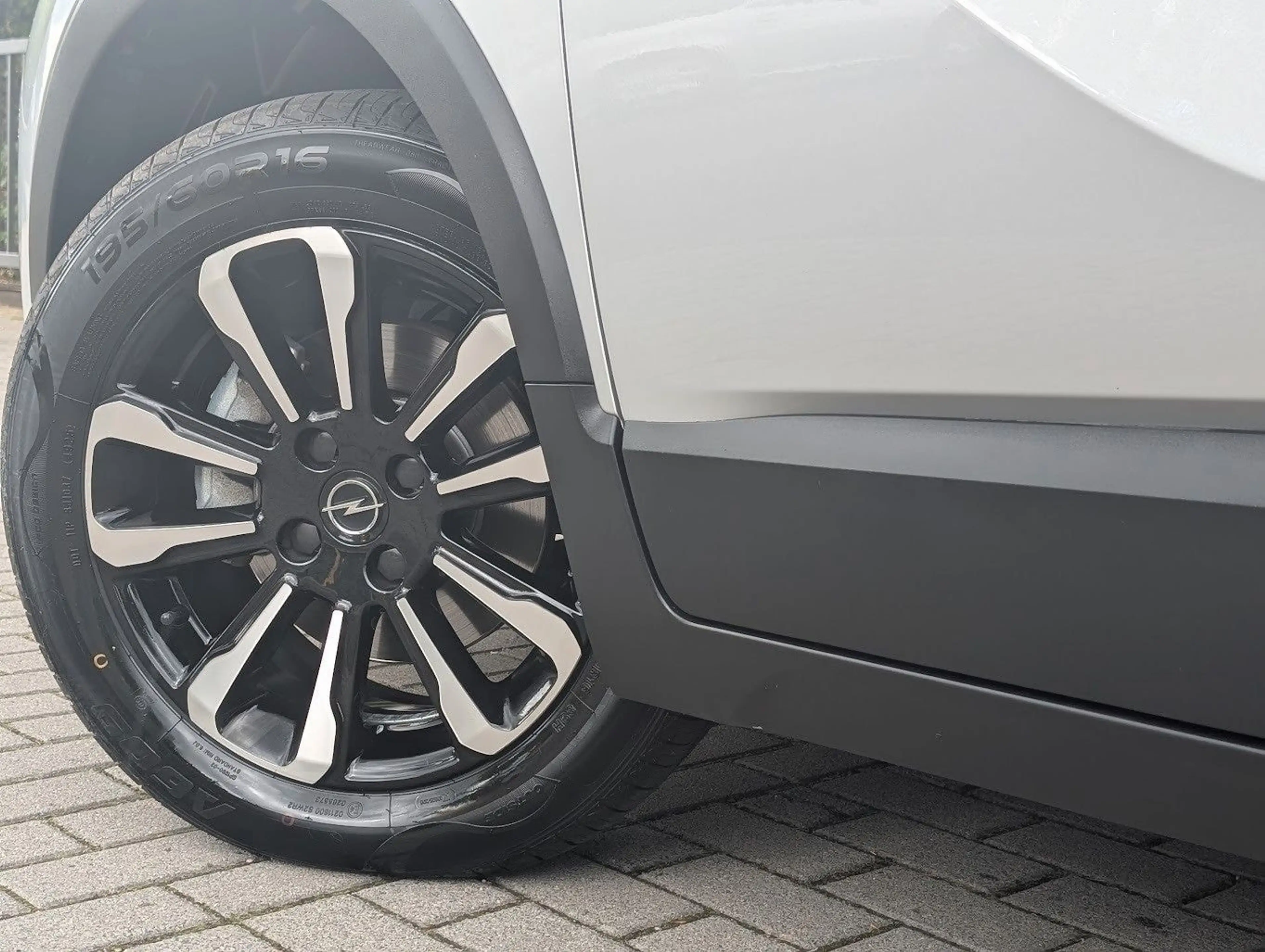 Opel Crossland X Crossland 1.2T Elegance. LED. Ambiente. — photo 8