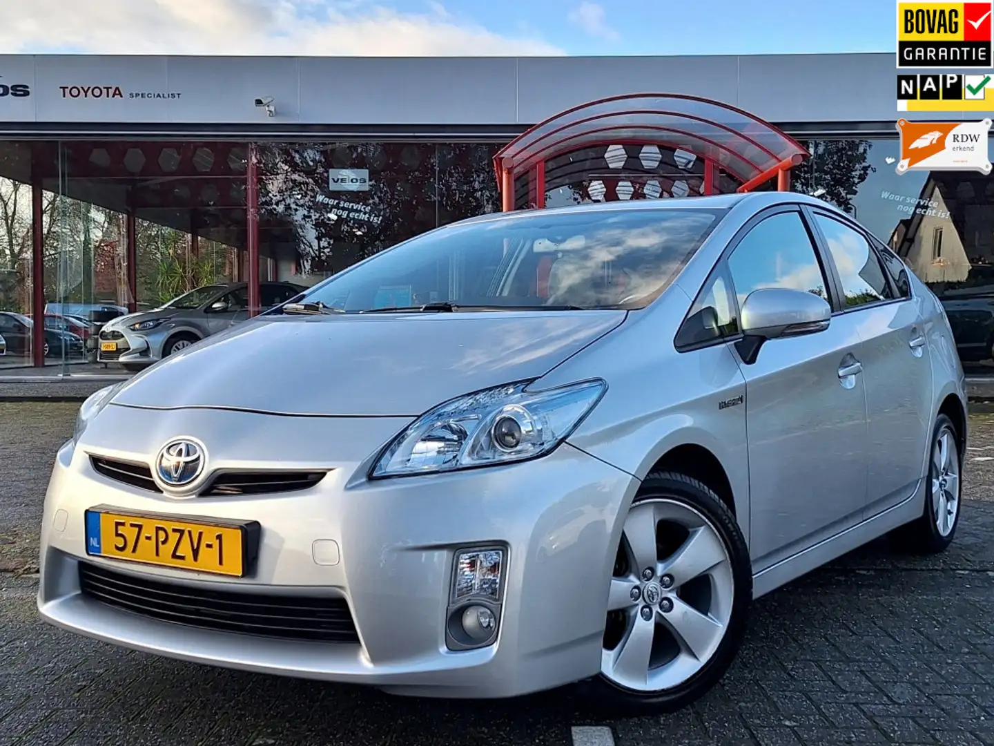 Toyota Prius 1.8 Dynamic Hybrid Automaat | Cruise | Climate | P Grijs - 1