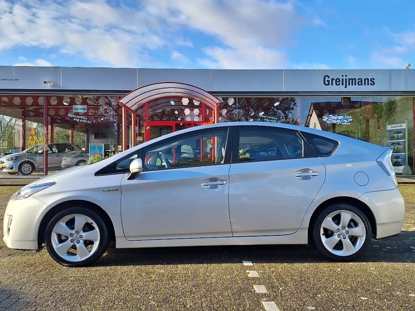 Toyota Prius 1.8 Dynamic Hybrid Automaat | Cruise | Climate | P Grijs - 2