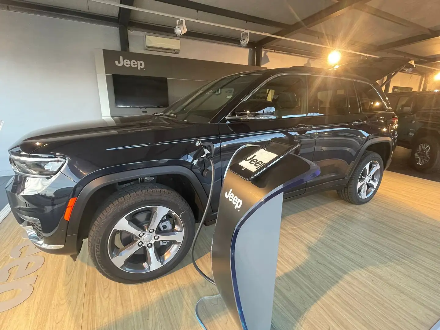 Jeep Grand Cherokee 2.0 atx 4xe Limited 380cv auto 8487 Blu/Azzurro - 1