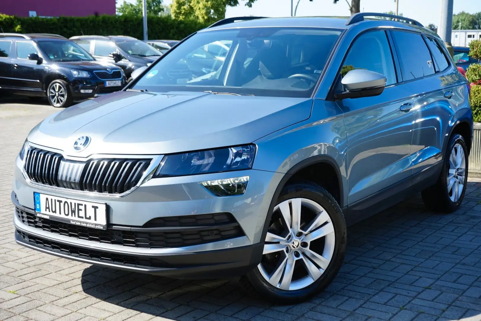 Skoda Karoq 1.5 TSI ACT DSG STYLE Grau - 2