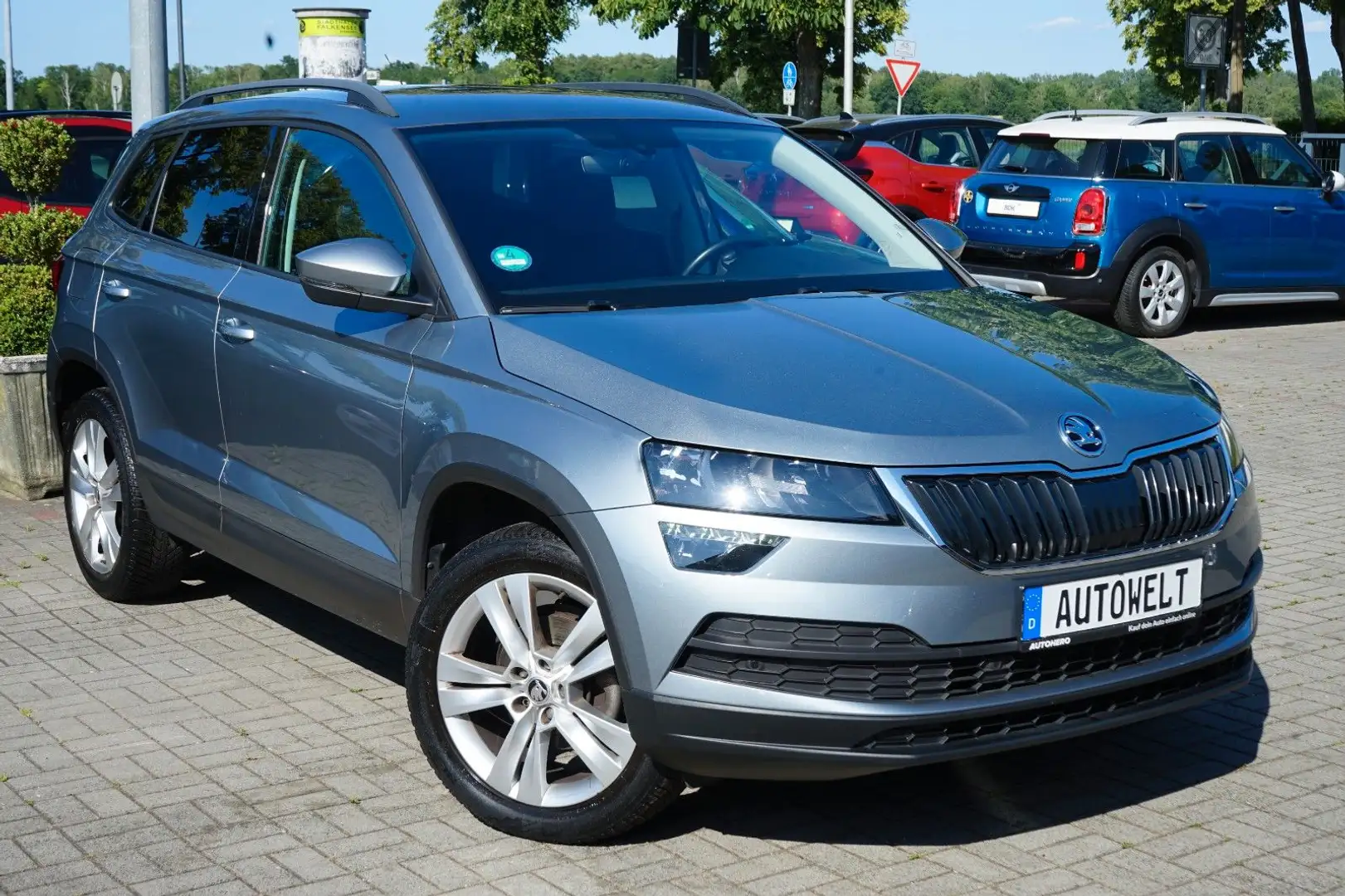 Skoda Karoq 1.5 TSI ACT DSG STYLE Grau - 1