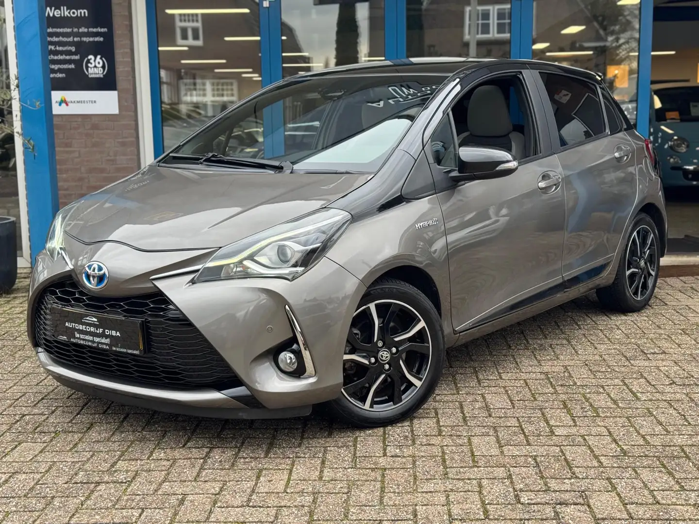 Toyota Yaris 1.5 Hybrid Bi-Tone Plus 2018 AUT NAVI CLIMA NAP Grey - 2