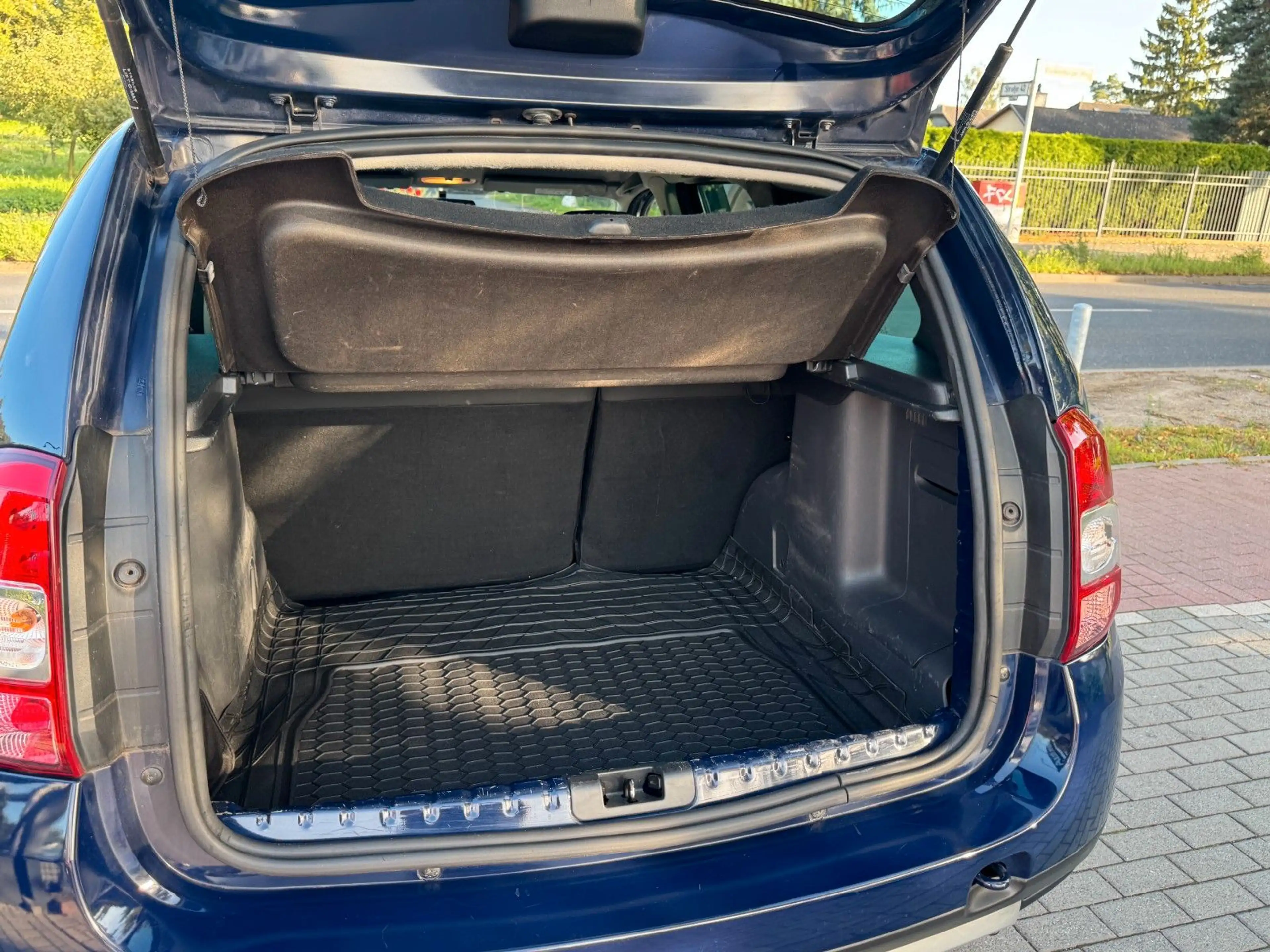 Dacia Duster 1.5dCi I Celebration 4x2*AHK*Klima*Temp* — photo 6