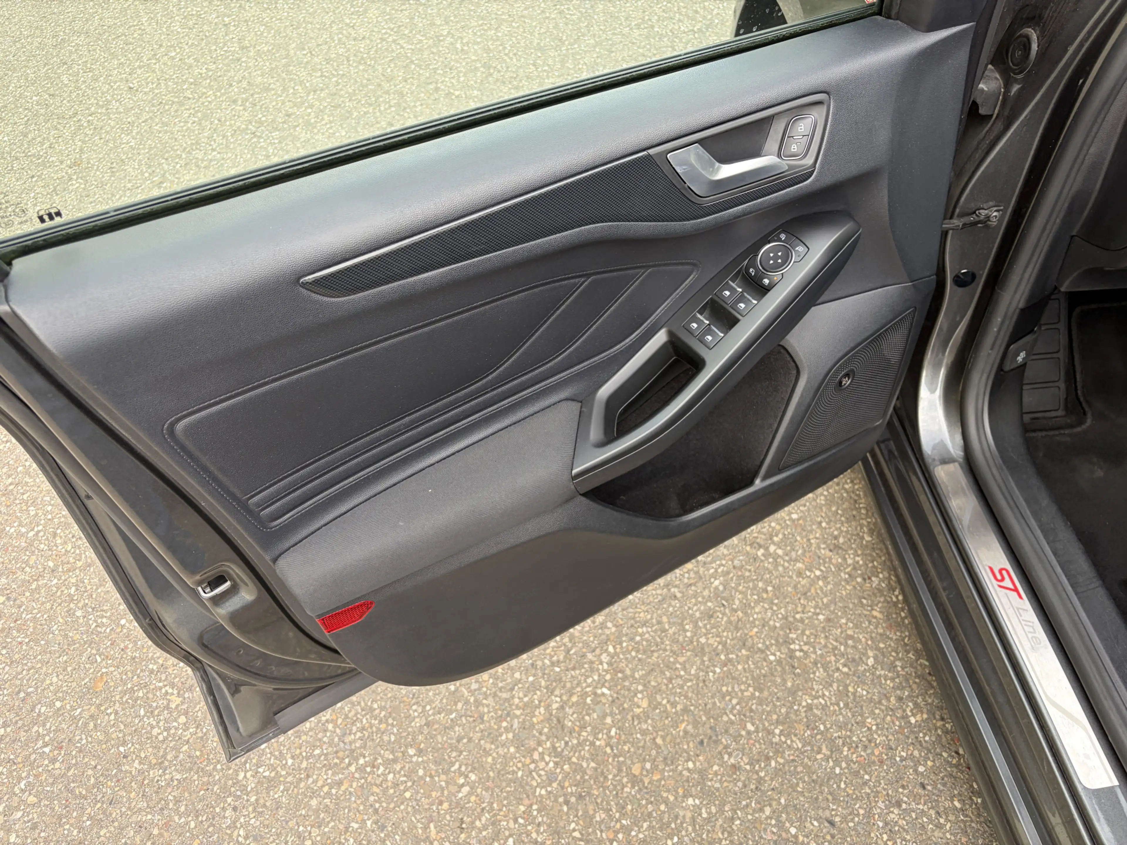 Ford Focus 1.5 EcoBoost ST Line Business / AUTOMAAT / NAVI / — photo 6
