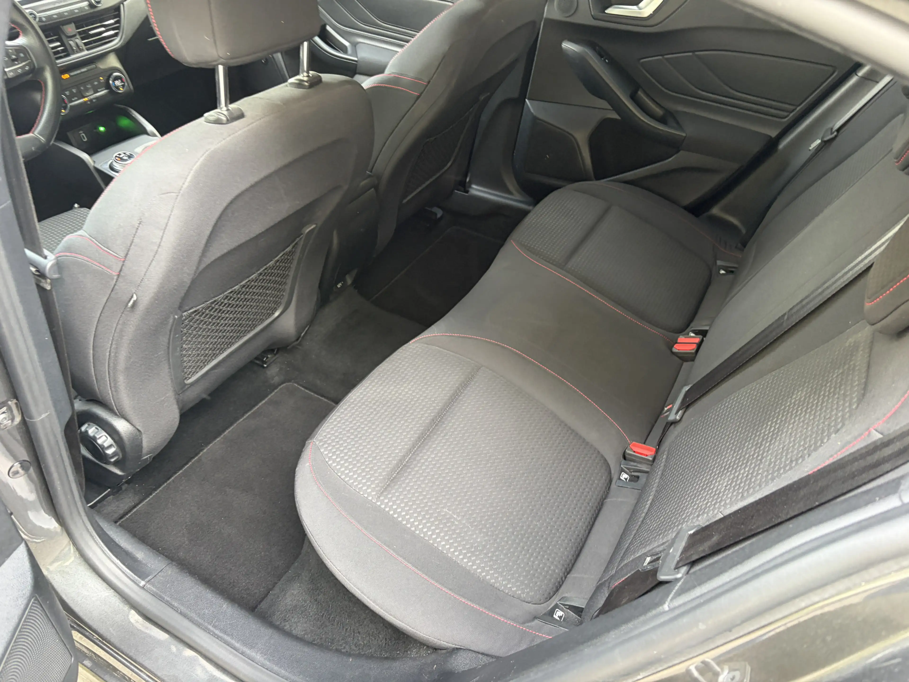 Ford Focus 1.5 EcoBoost ST Line Business / AUTOMAAT / NAVI / — photo 4