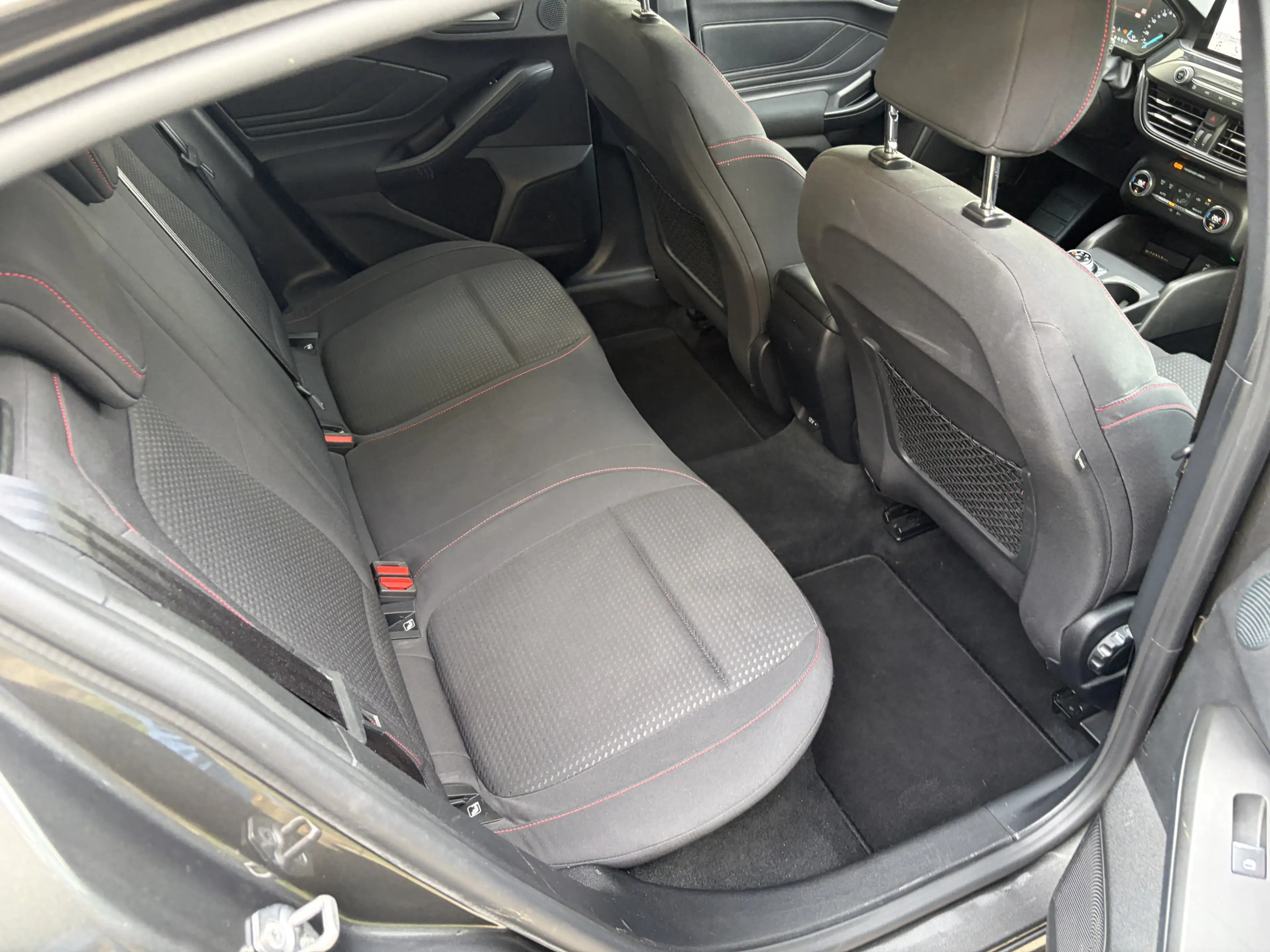 Ford Focus 1.5 EcoBoost ST Line Business / AUTOMAAT / NAVI / — photo 22