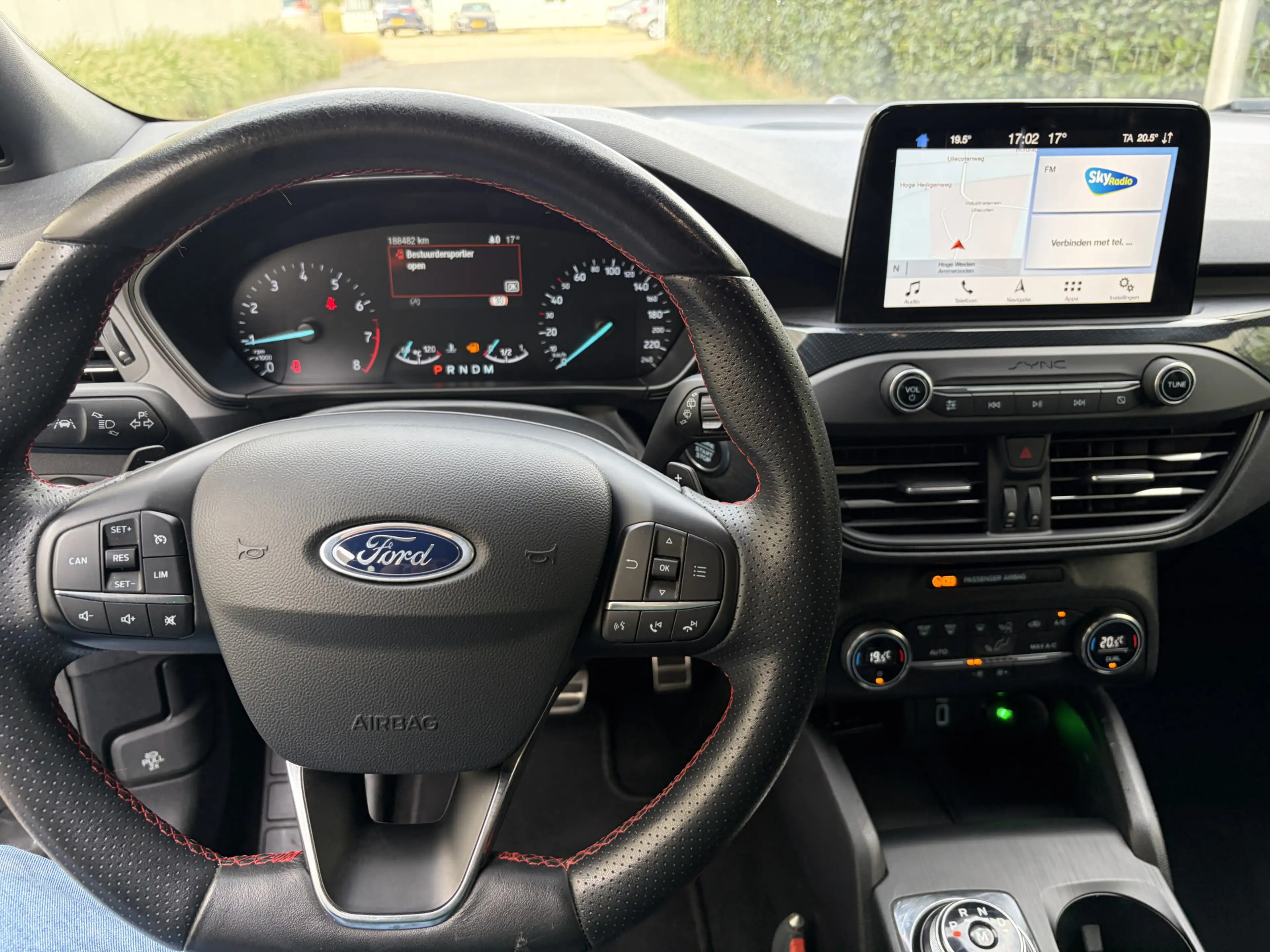Ford Focus 1.5 EcoBoost ST Line Business / AUTOMAAT / NAVI / — photo 13