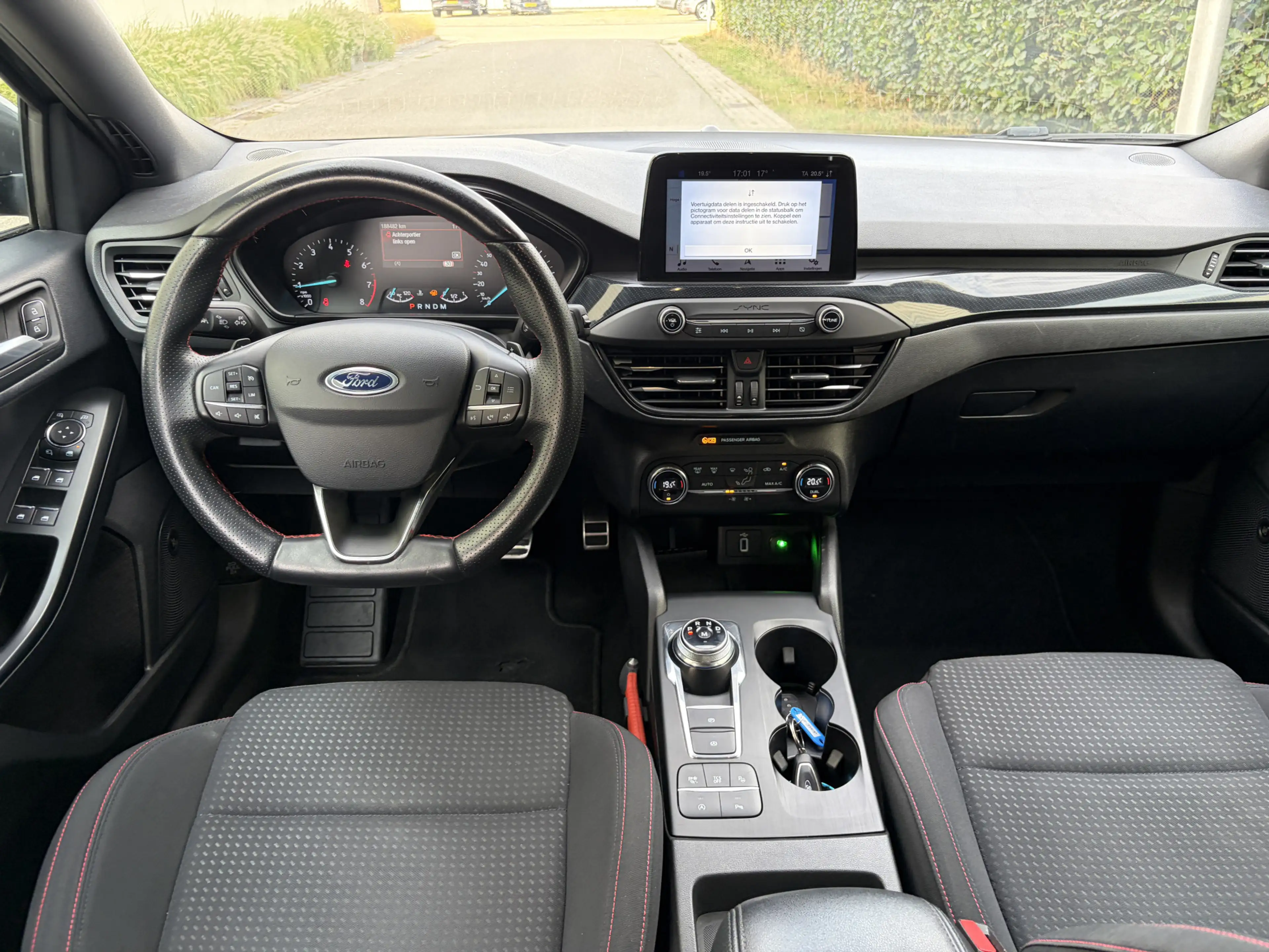 Ford Focus 1.5 EcoBoost ST Line Business / AUTOMAAT / NAVI / — photo 3