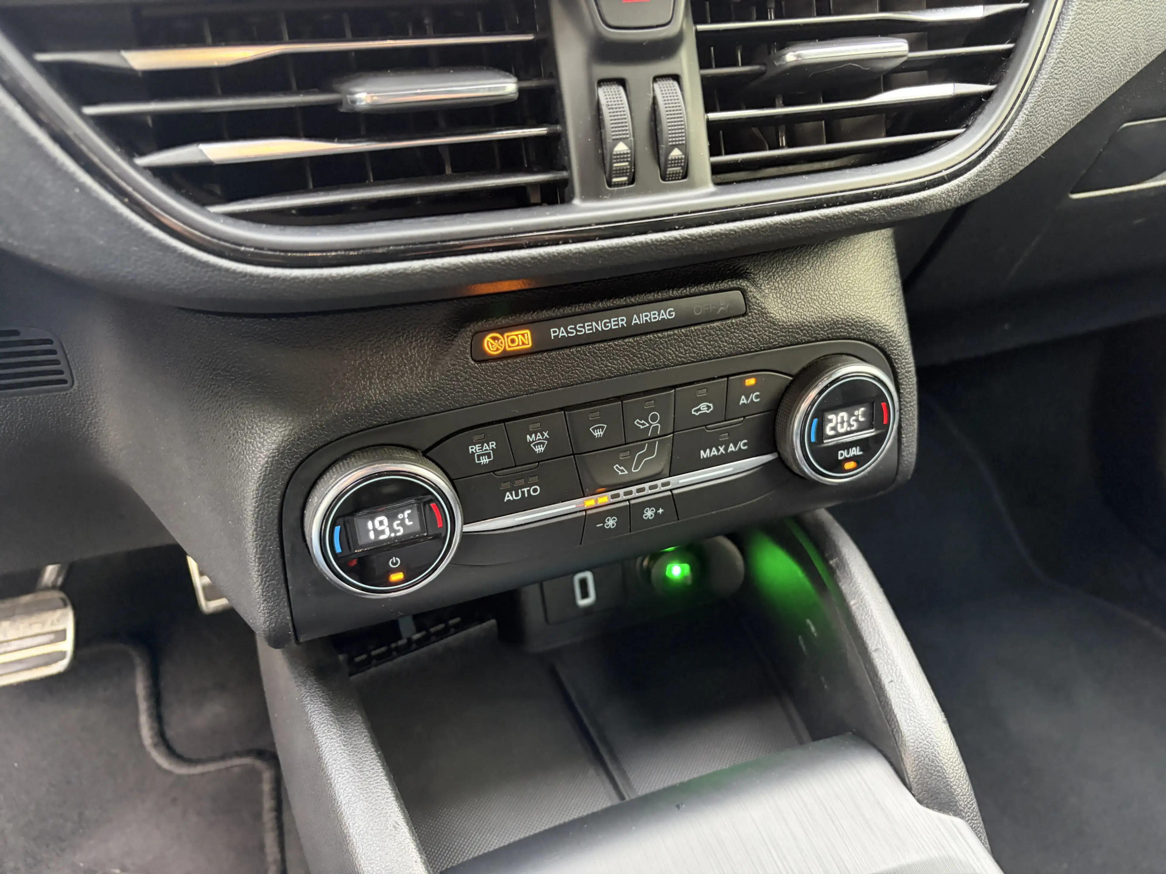 Ford Focus 1.5 EcoBoost ST Line Business / AUTOMAAT / NAVI / — photo 11