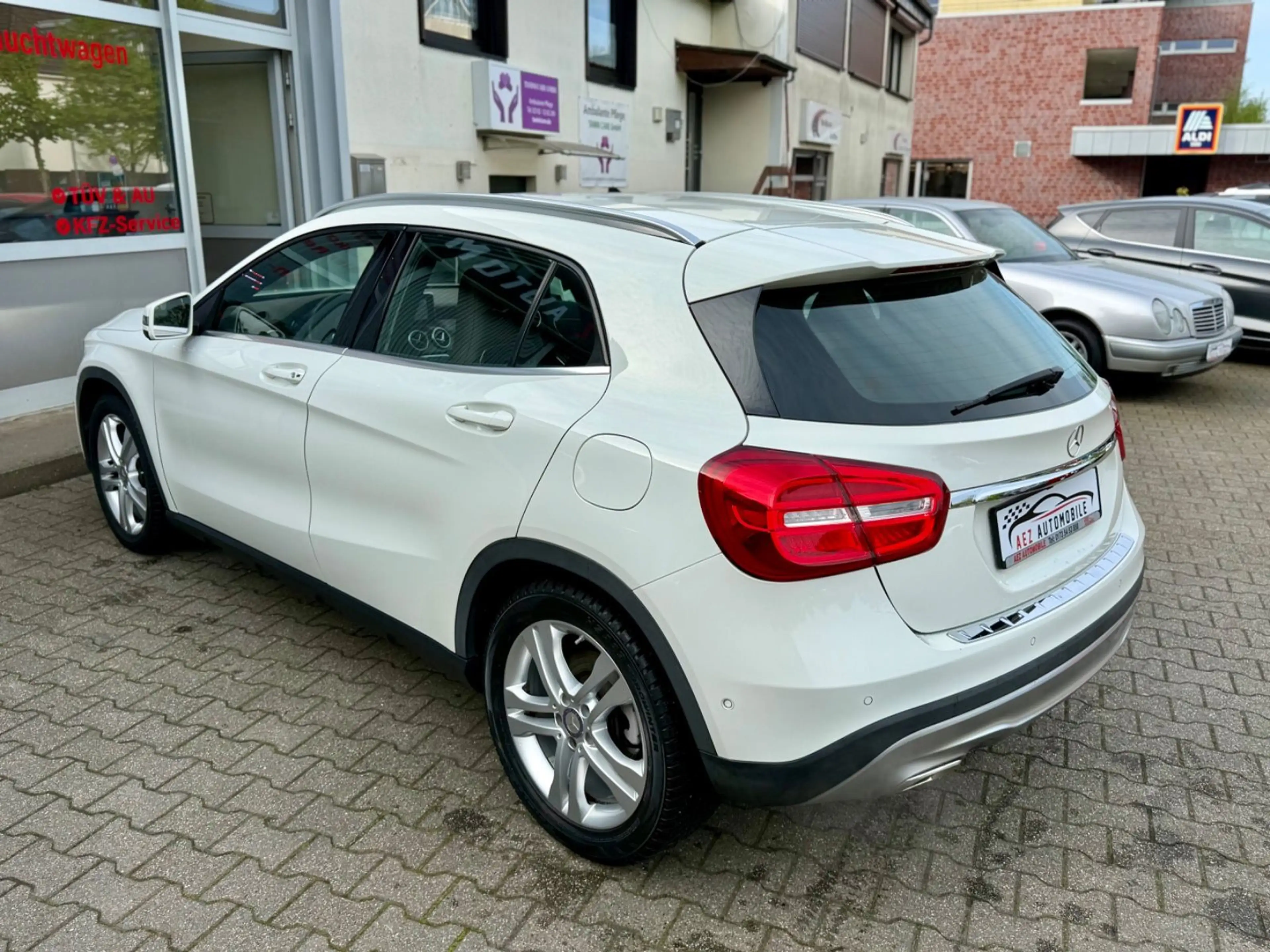 Mercedes-Benz GLA 200 GLA GLA 200 *TÜV & INSPEKTION NEU* — photo 3