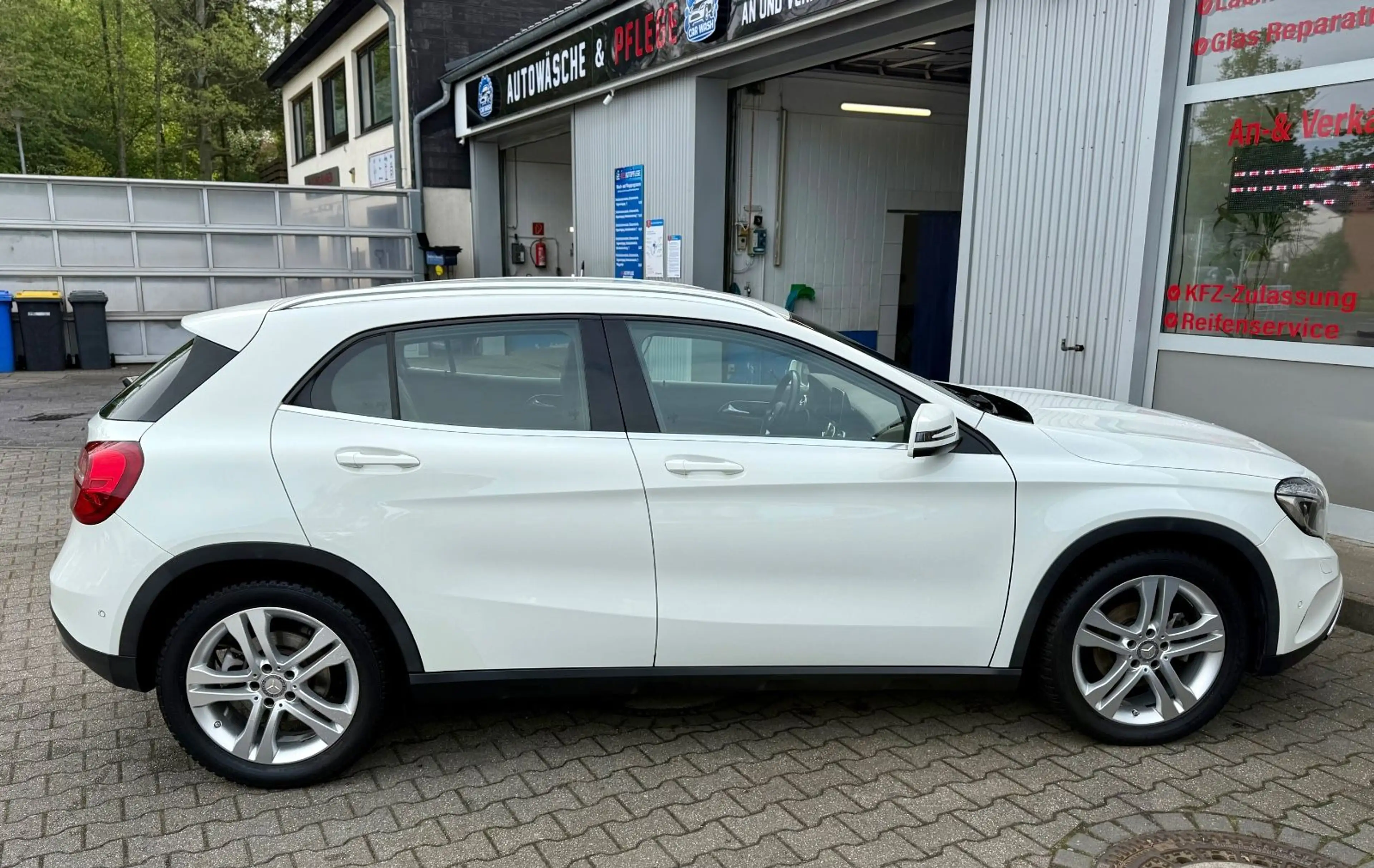 Mercedes-Benz GLA 200 GLA GLA 200 *TÜV & INSPEKTION NEU* — photo 4